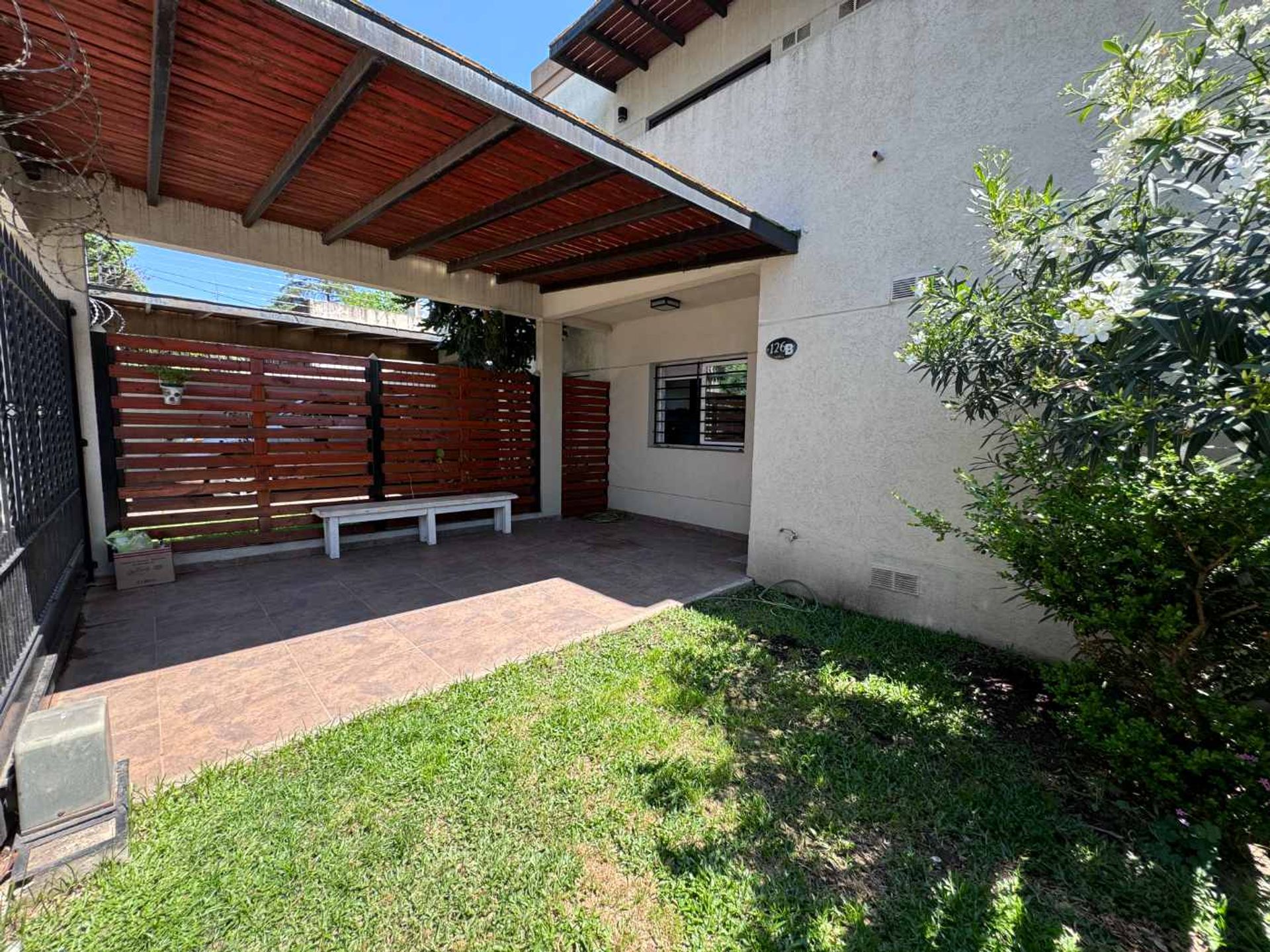 VENTA CASA 3 AMBIENTE CON PATIO Y COCHERA BURZACO - 19