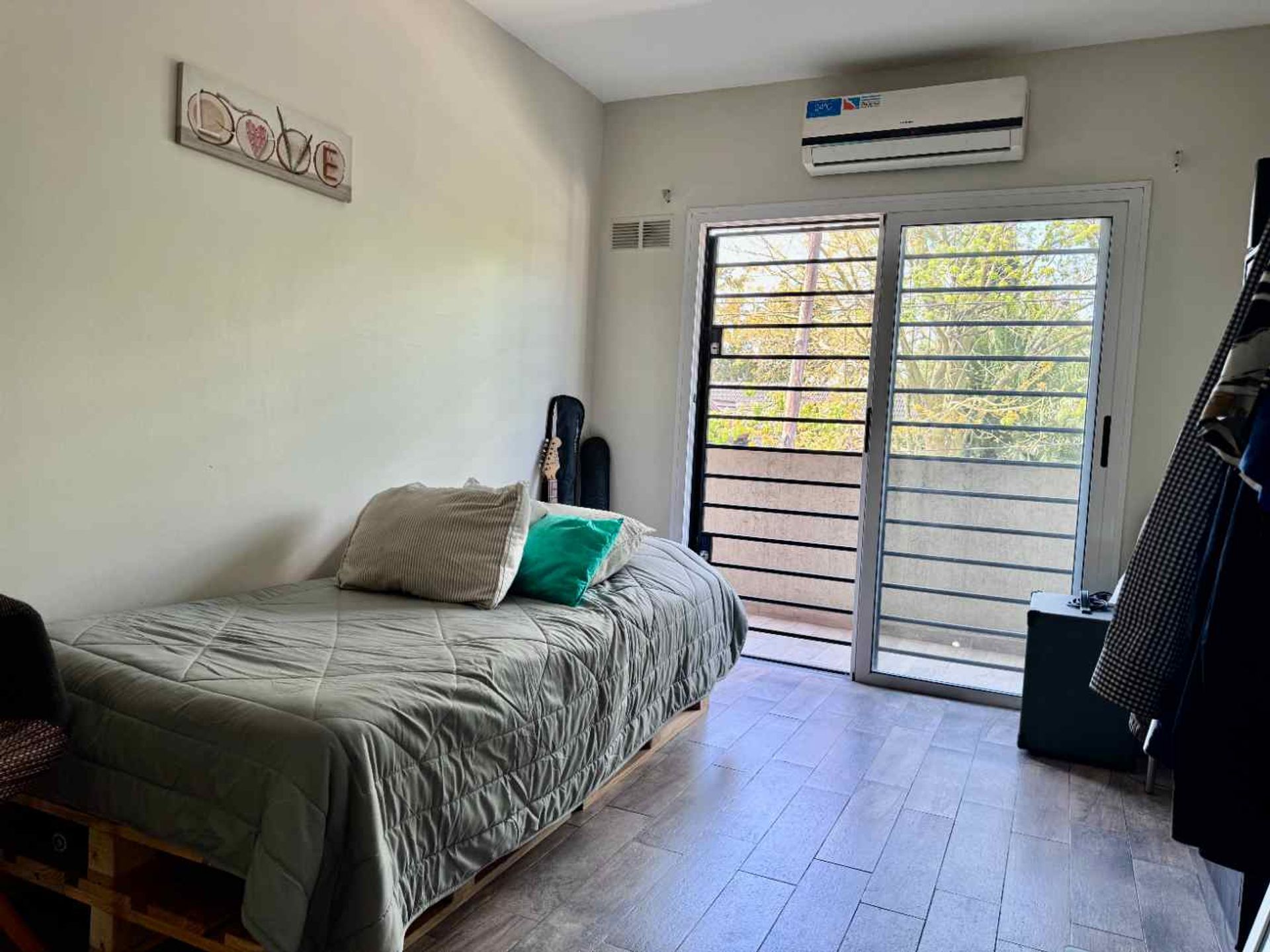 VENTA CASA 3 AMBIENTE CON PATIO Y COCHERA BURZACO - 11