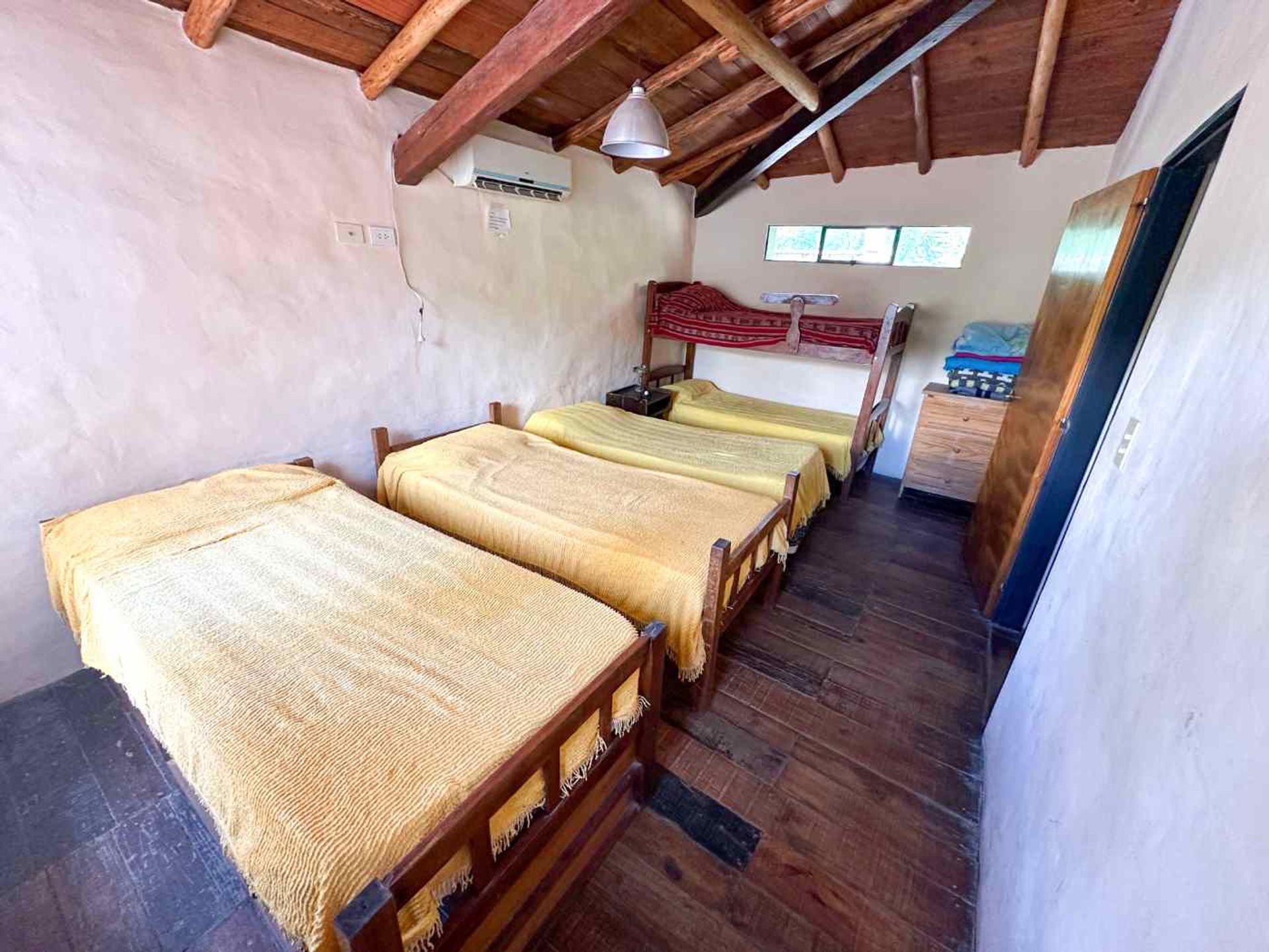 VENTA DE CASA CON PILETA - LOS ALISOS - 9