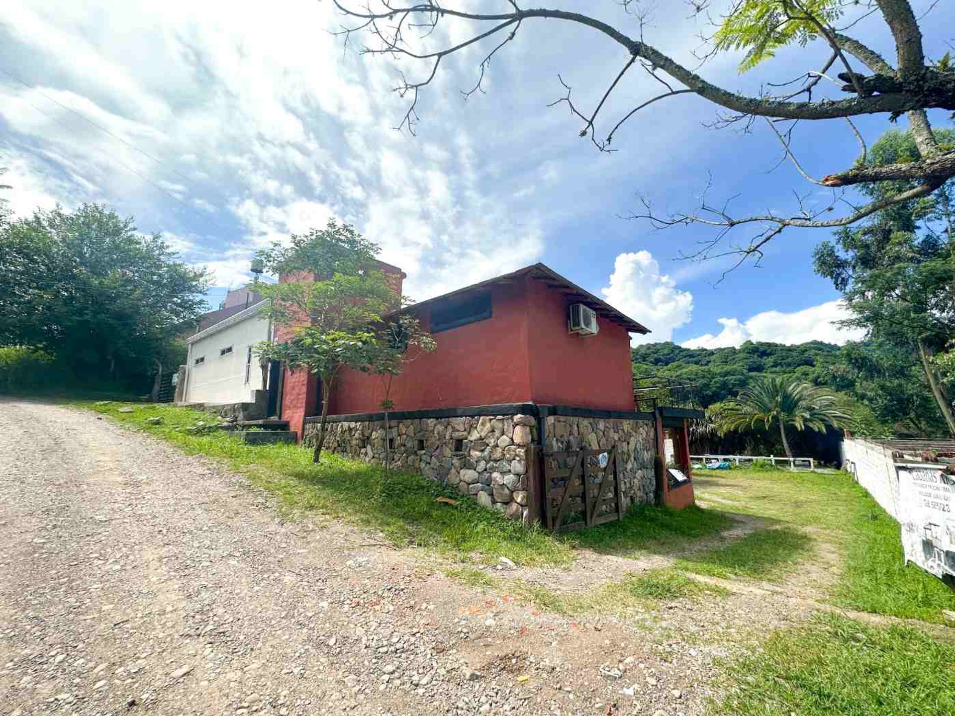 VENTA DE CASA CON PILETA - LOS ALISOS - 5