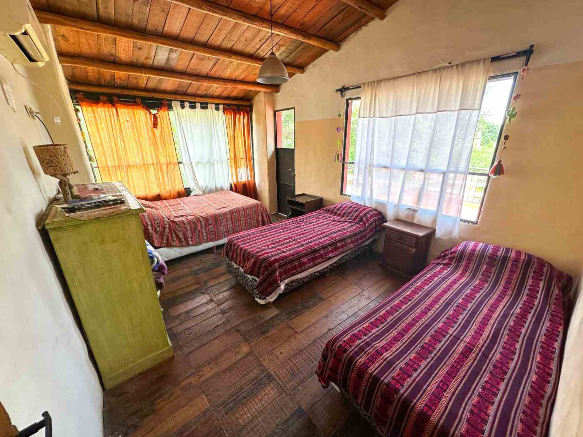 VENTA DE CASA CON PILETA - LOS ALISOS - 10