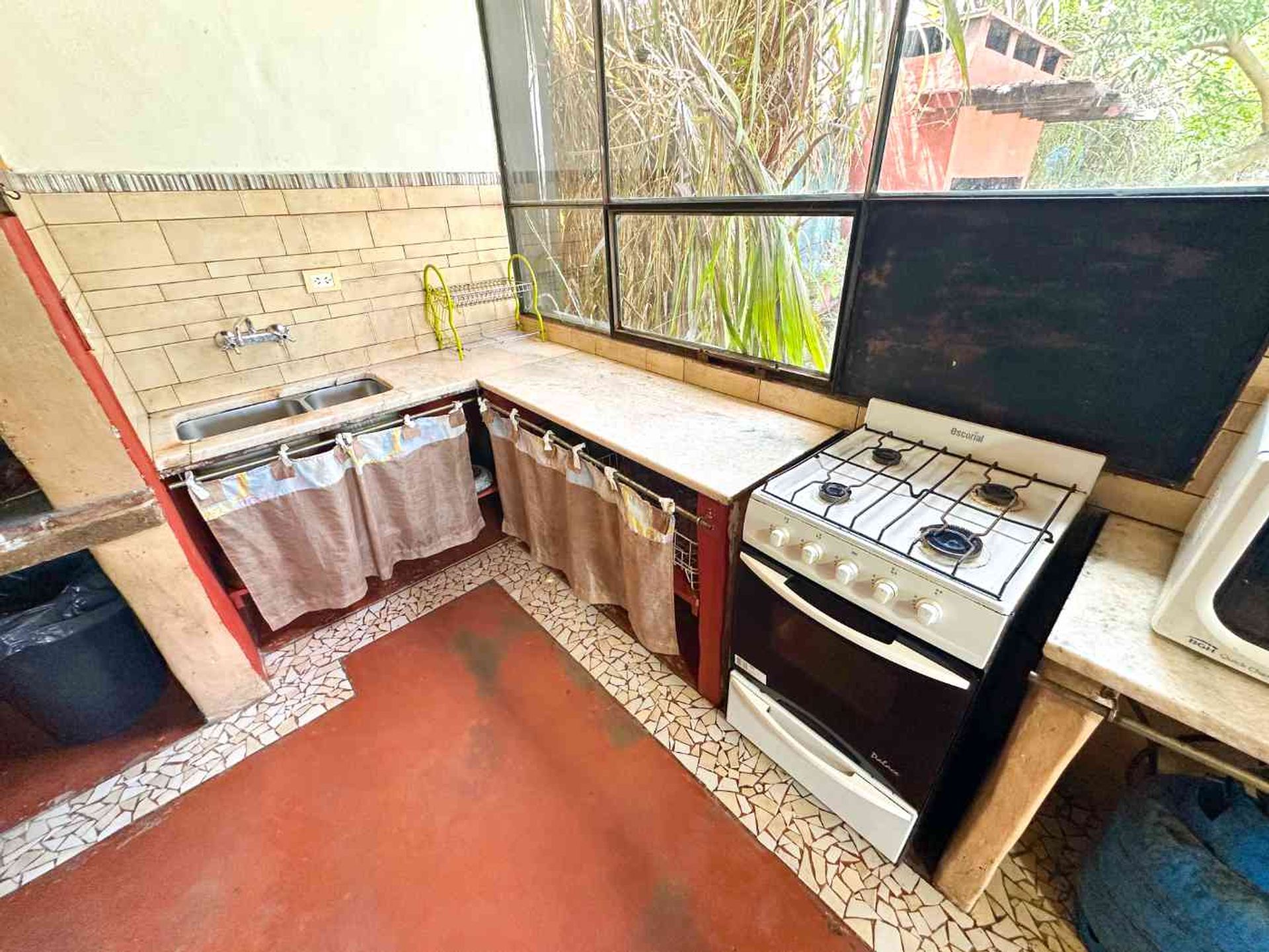 VENTA DE CASA CON PILETA - LOS ALISOS - 13