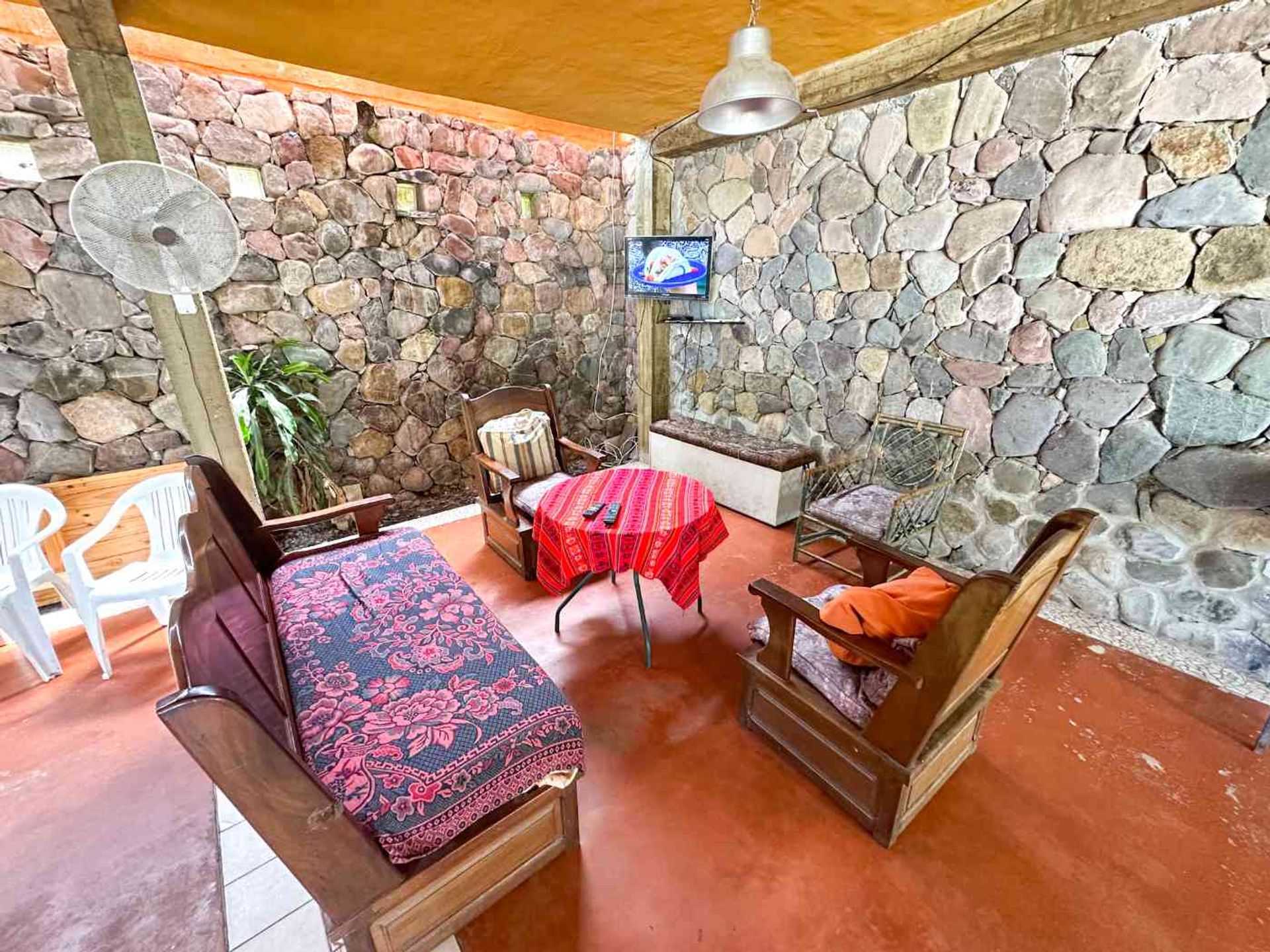 VENTA DE CASA CON PILETA - LOS ALISOS - 8