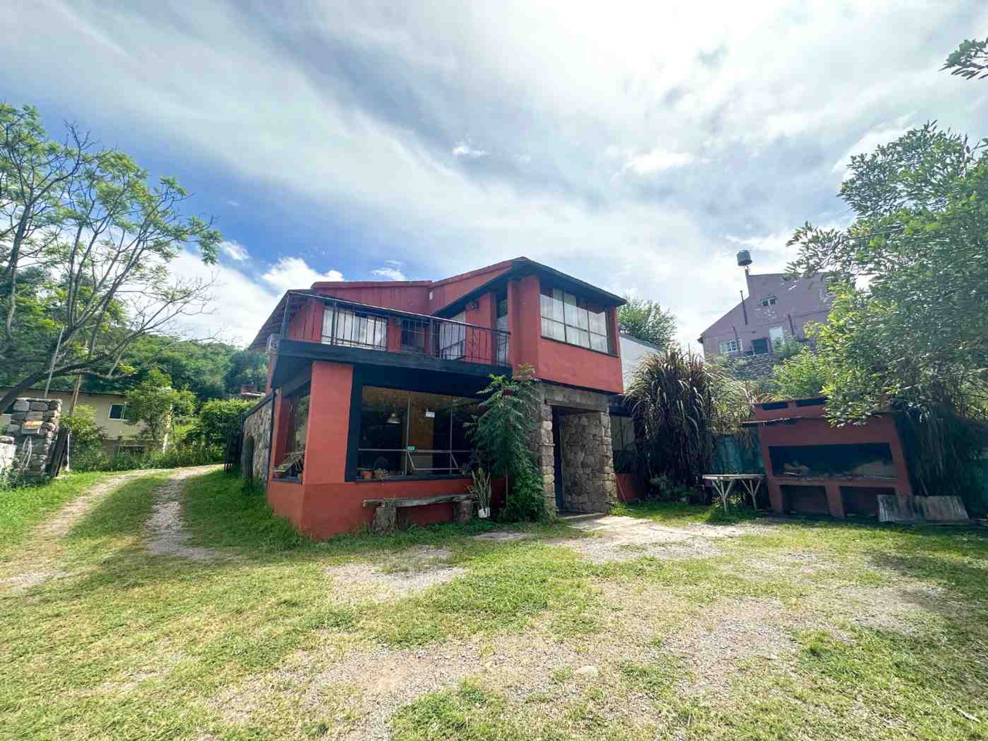 VENTA DE CASA CON PILETA - LOS ALISOS - 3