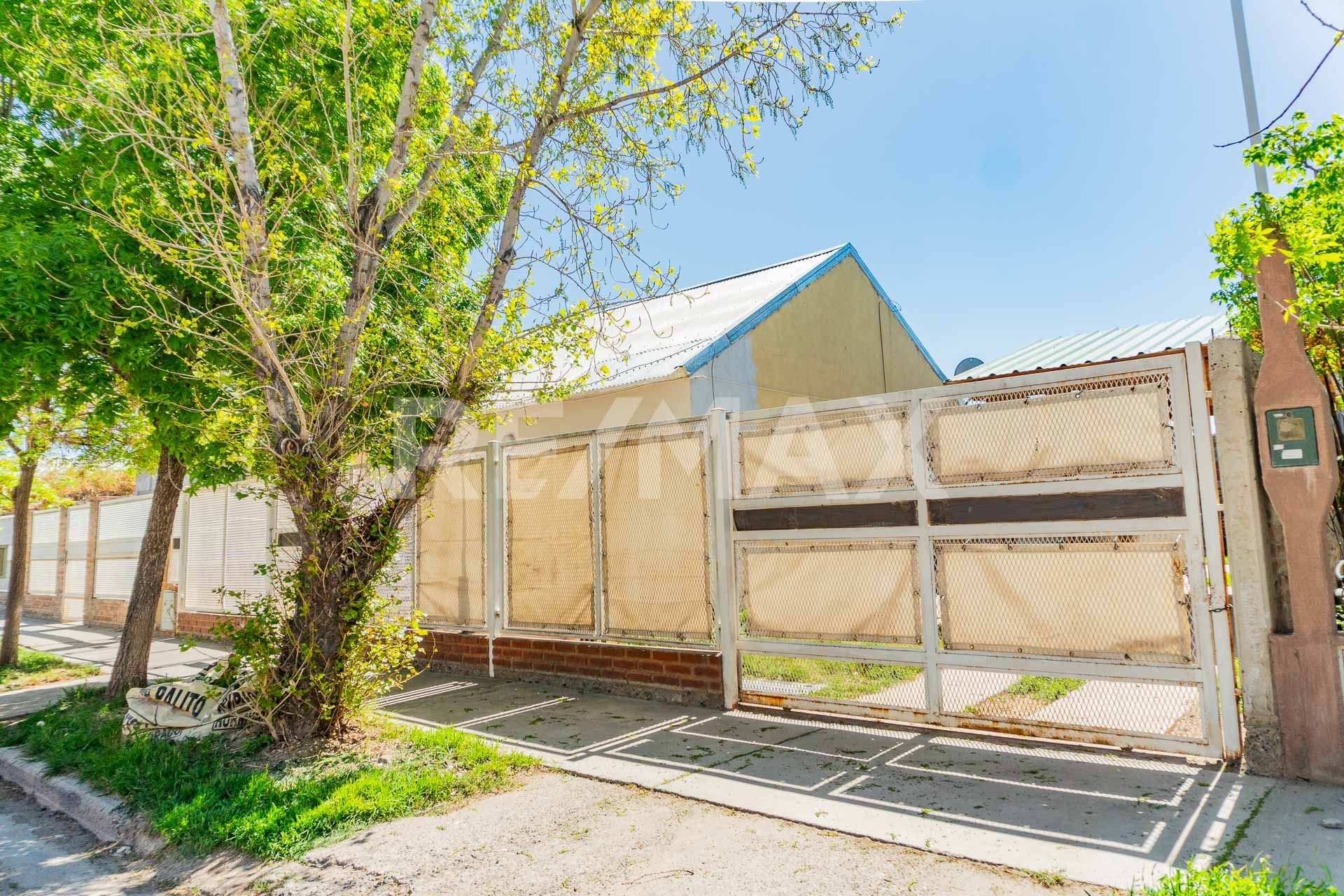 CASA 3 DORM. - BARRIO MERCANTILES - CIPOLLETTI - 2
