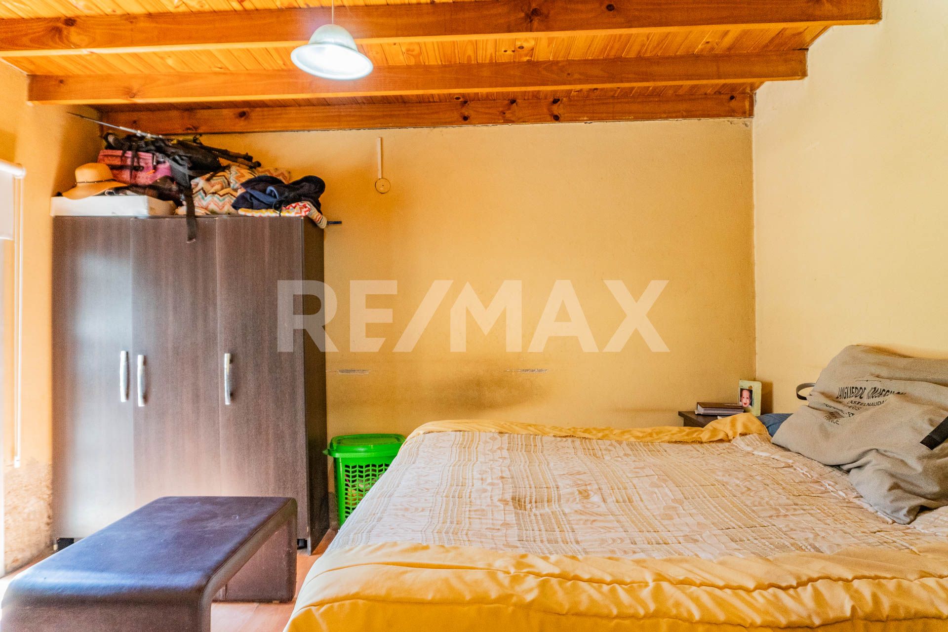 CASA 3 DORM. - BARRIO MERCANTILES - CIPOLLETTI - 18