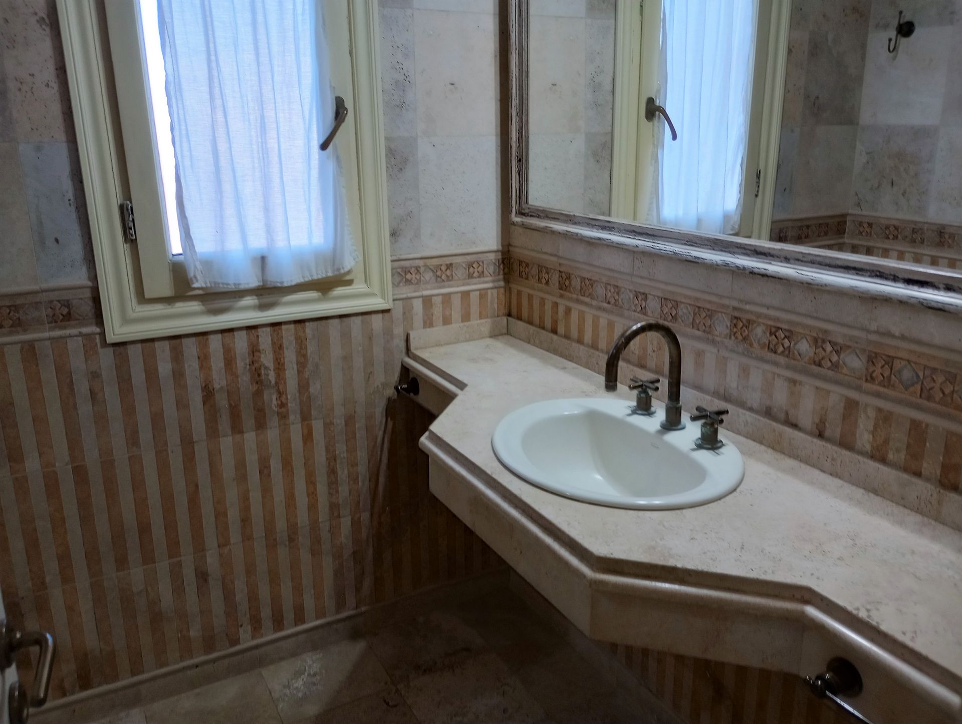 CASA EN VENTA ,BARRIO SEPTIEMBRE / financiada - 18