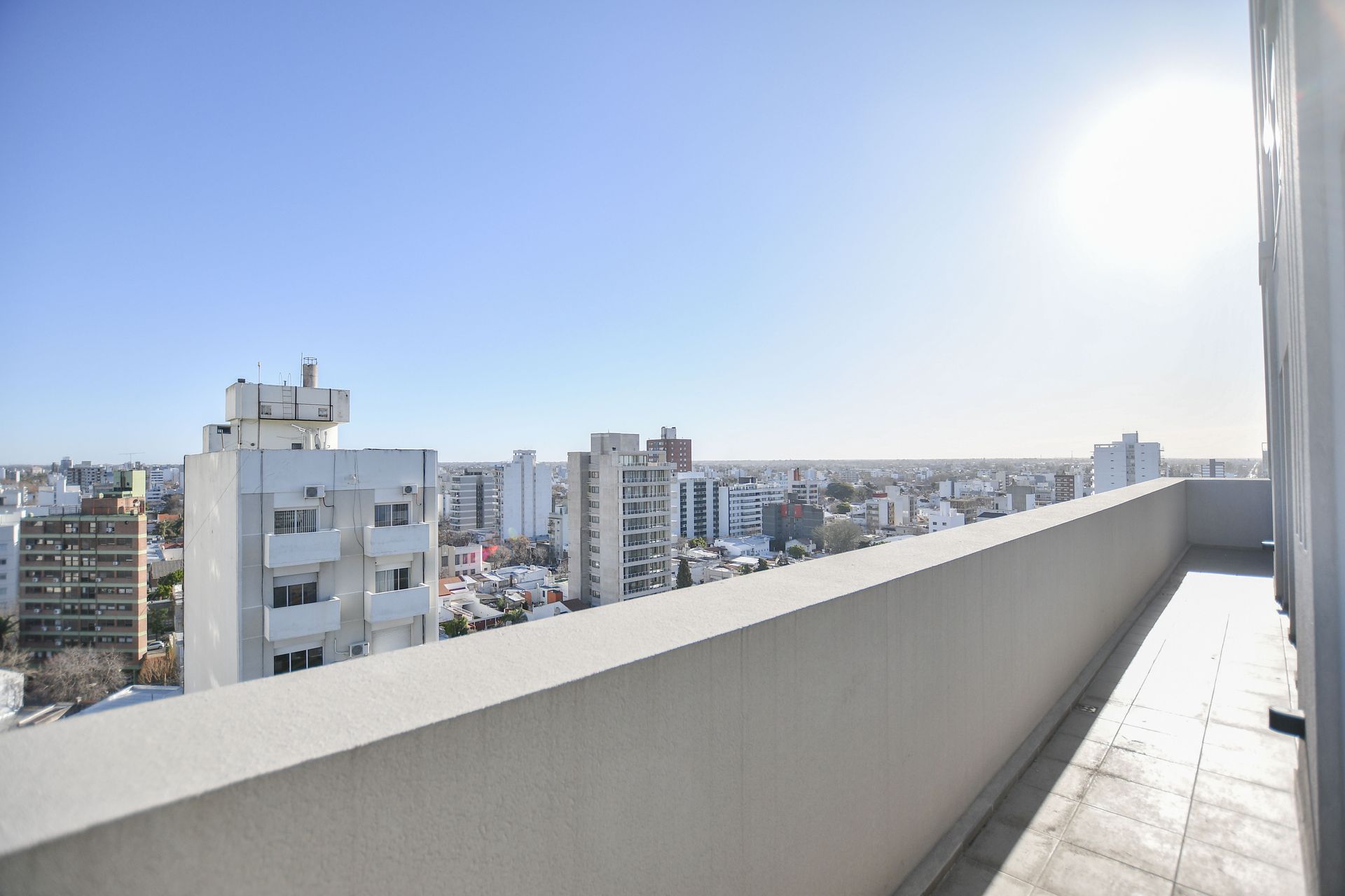 Piso de Categor&iacute;a con 4 Dormitorios y Cocheras - 7
