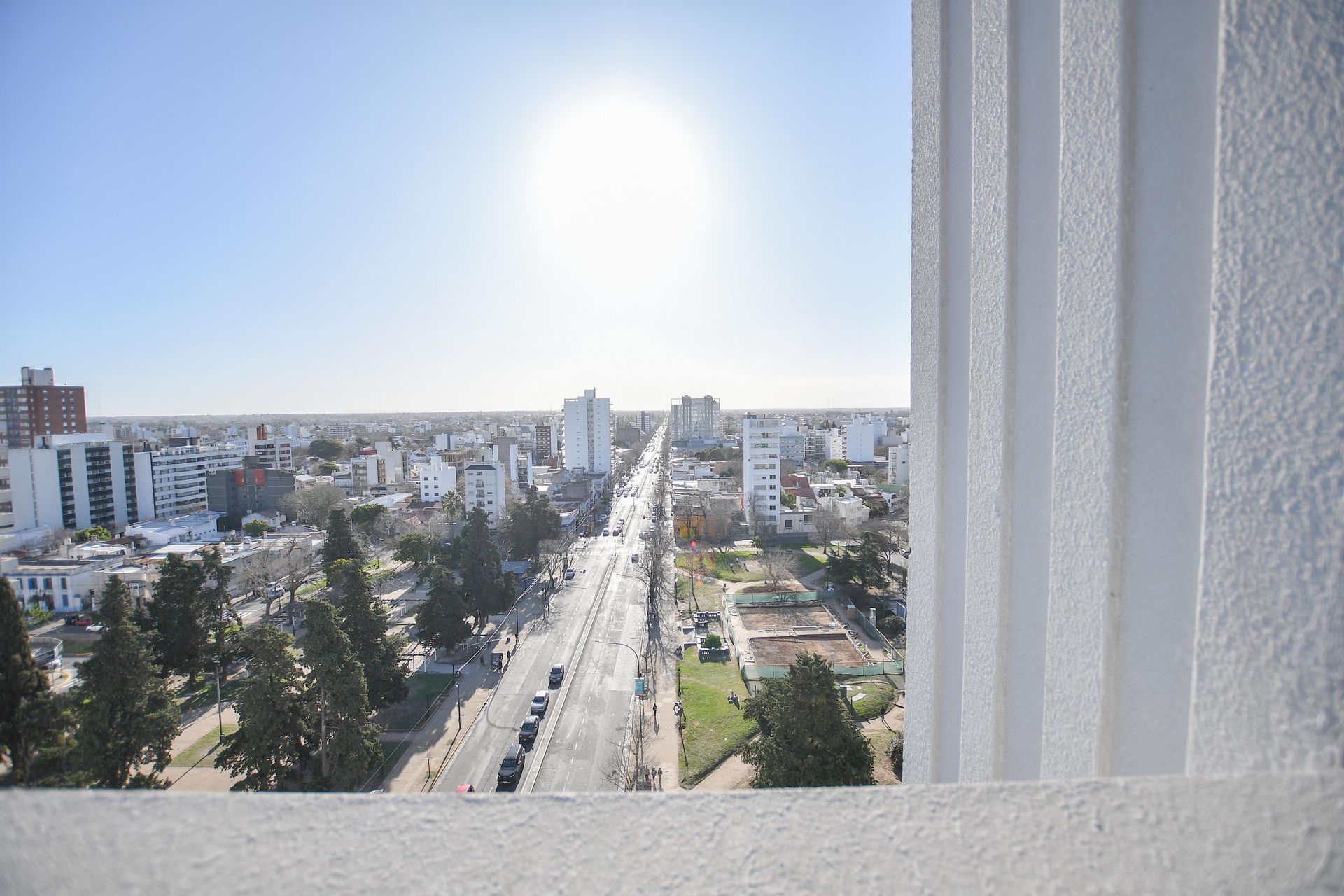 Piso de Categor&iacute;a con 4 Dormitorios y Cocheras - 8