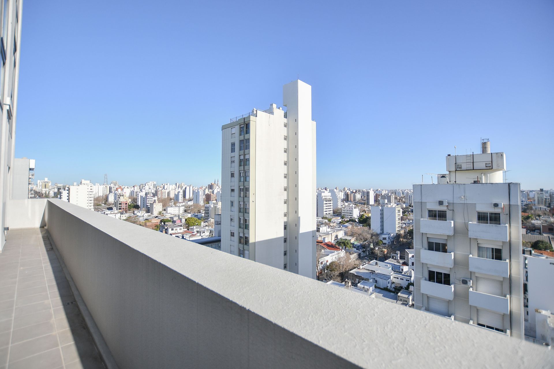 Piso de Categor&iacute;a con 4 Dormitorios y Cocheras - 9