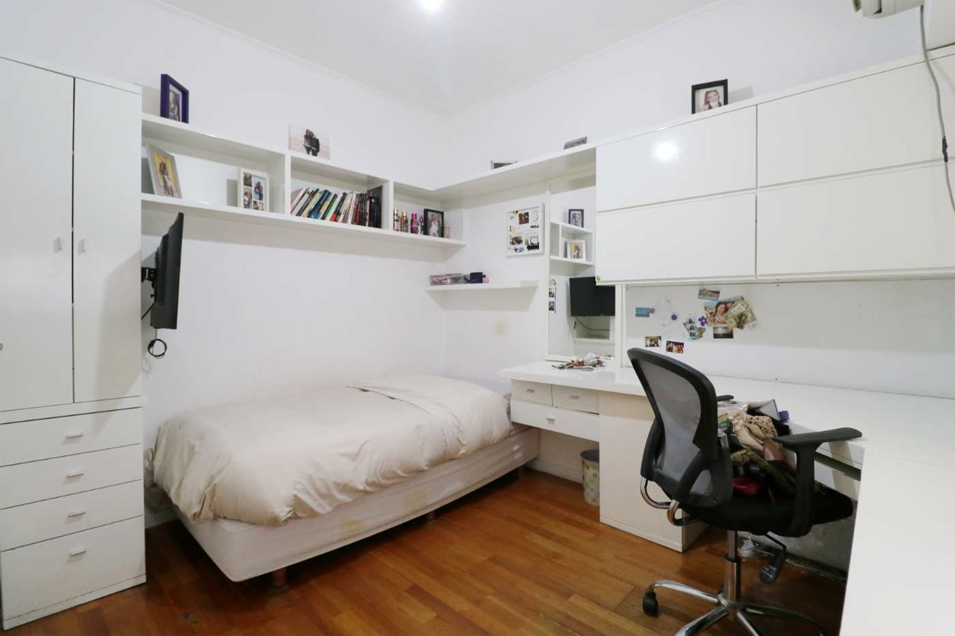 Venta piso 4 amb. con dep., patio y cochera — foto 12