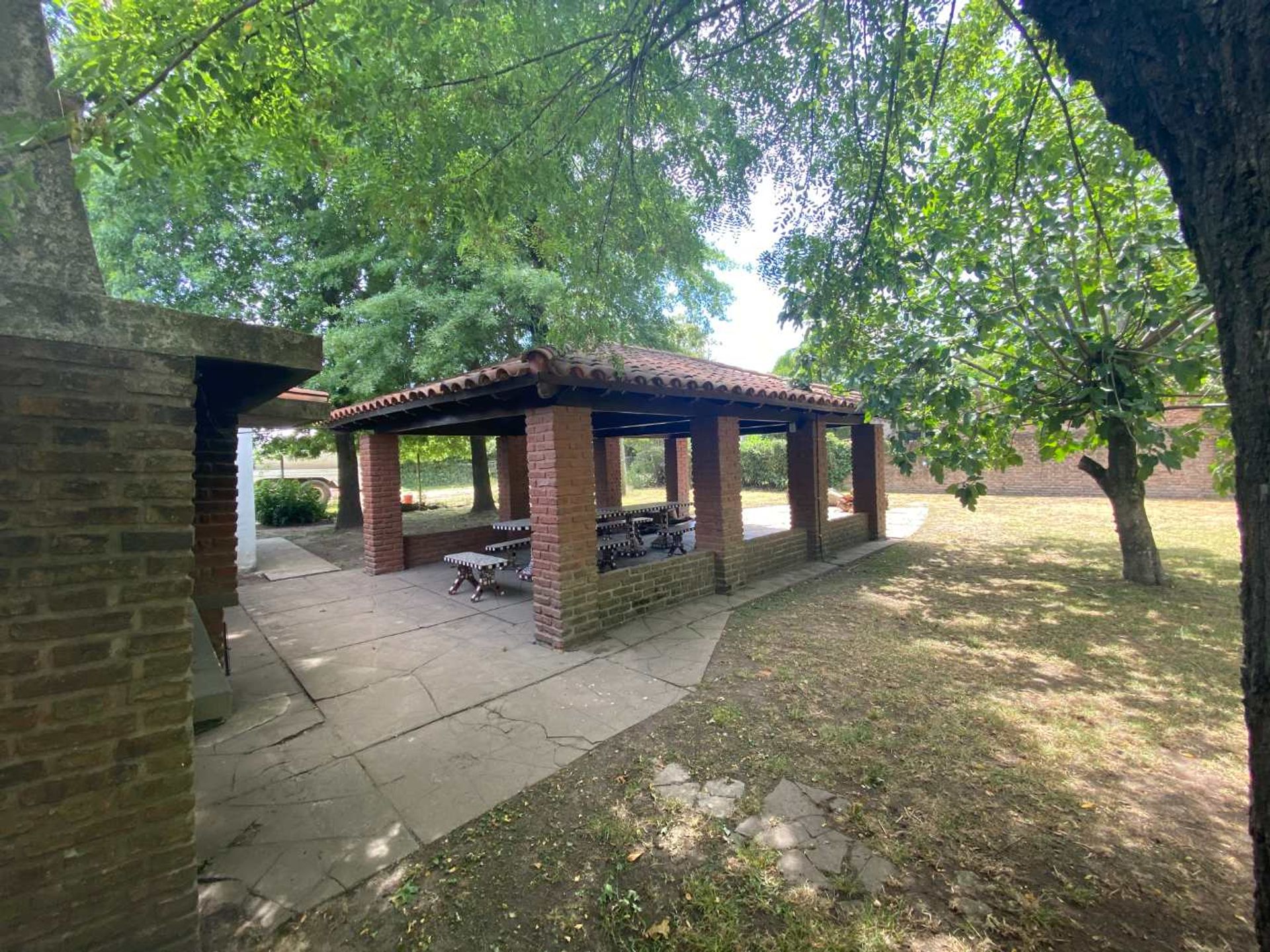TERRENO CON QUINCHO EN VENTA 694m2 MORENO LA REJA - 11