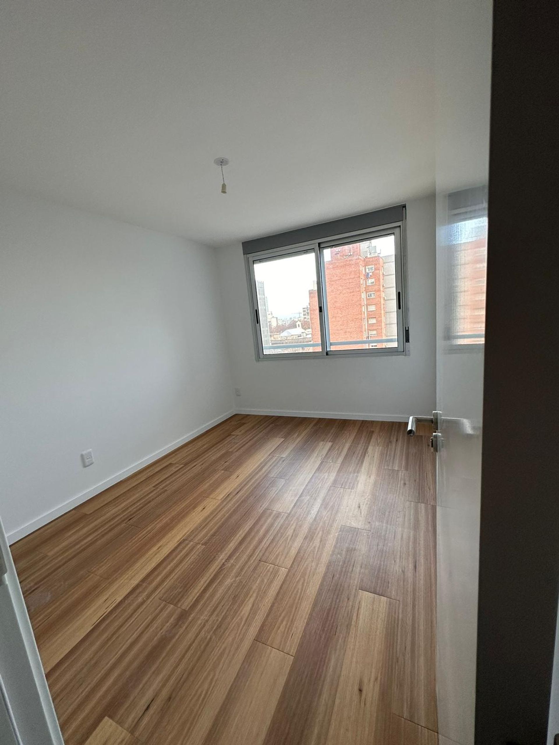 Alquiler un dormitorio con garaje y balcón Cordón - 2