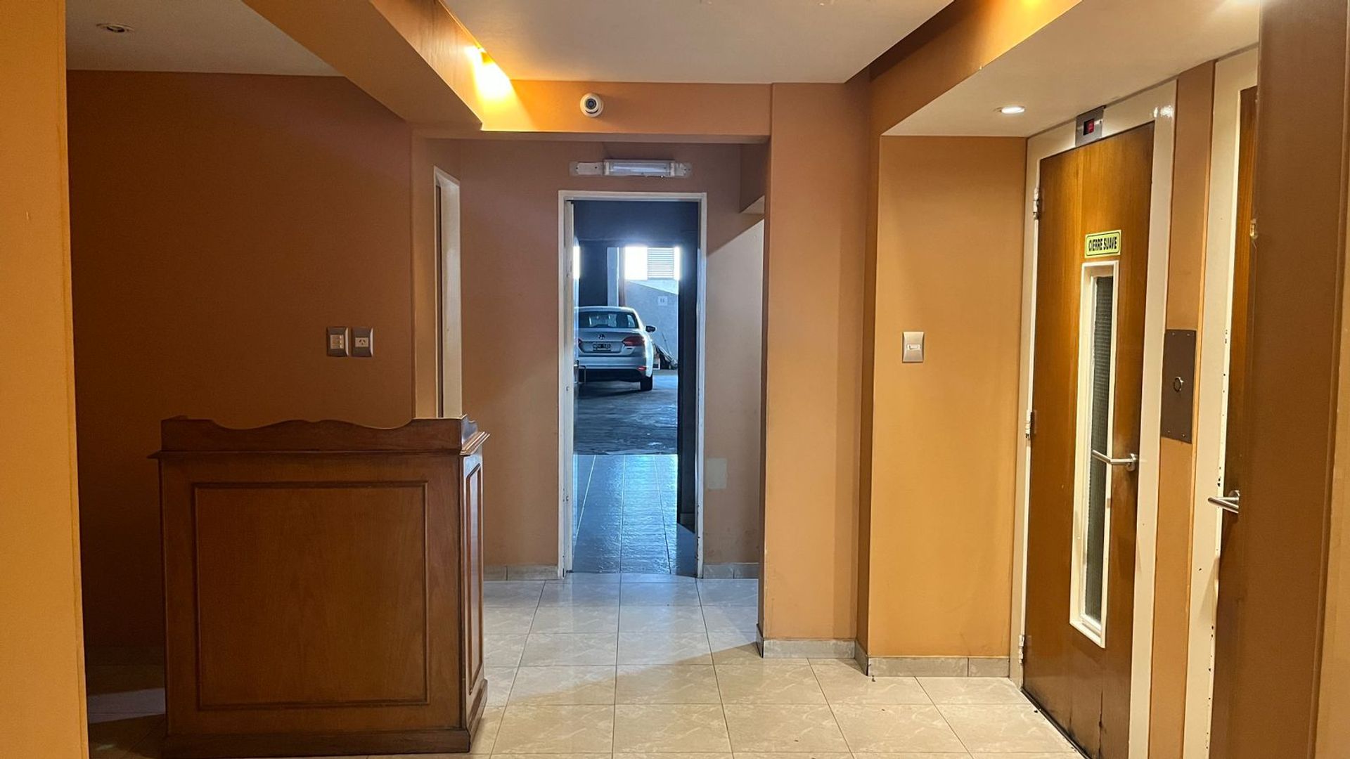 Venta de cochera en zona de Flores - 10