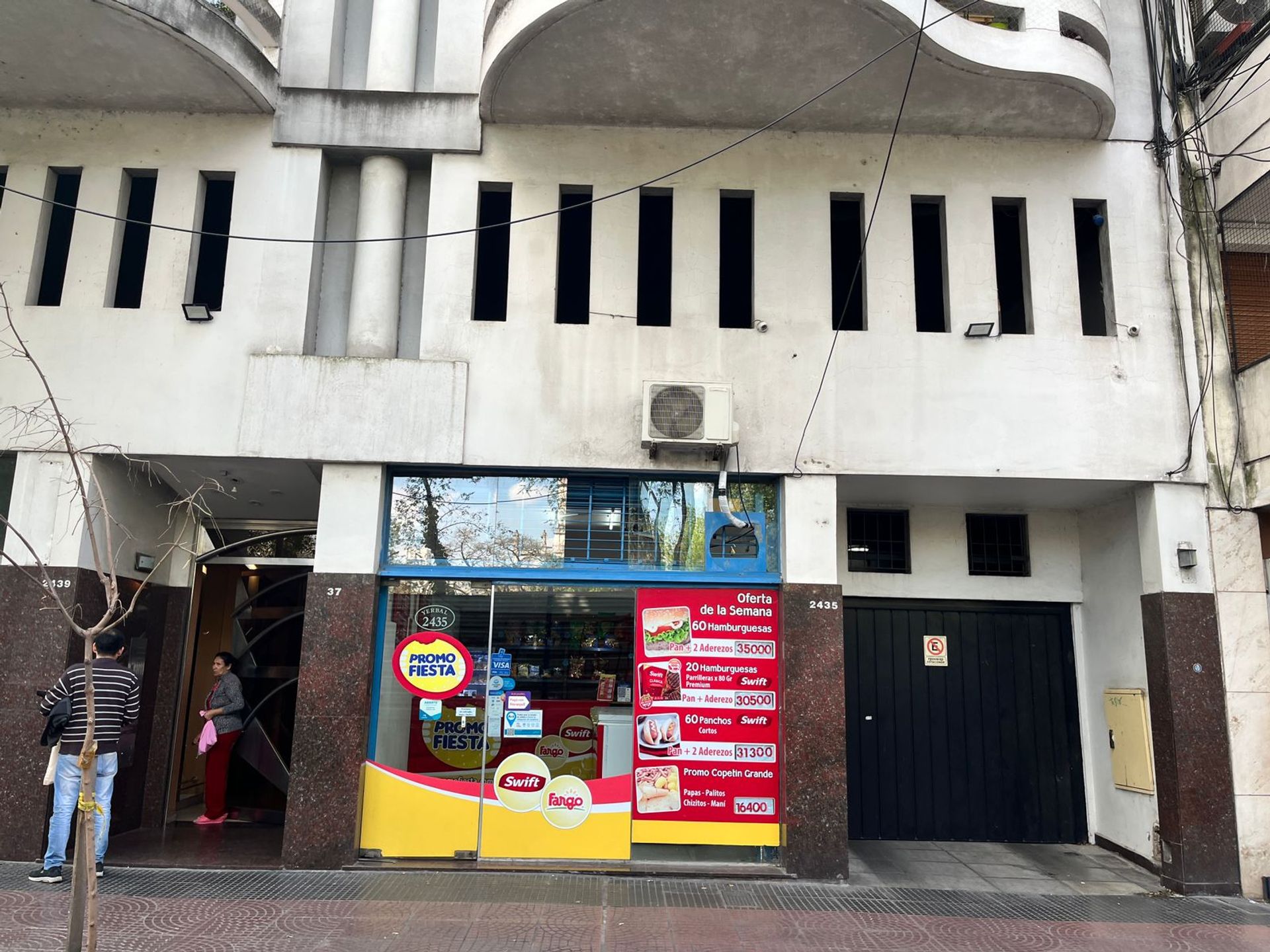 Venta de cochera en zona de Flores - 1