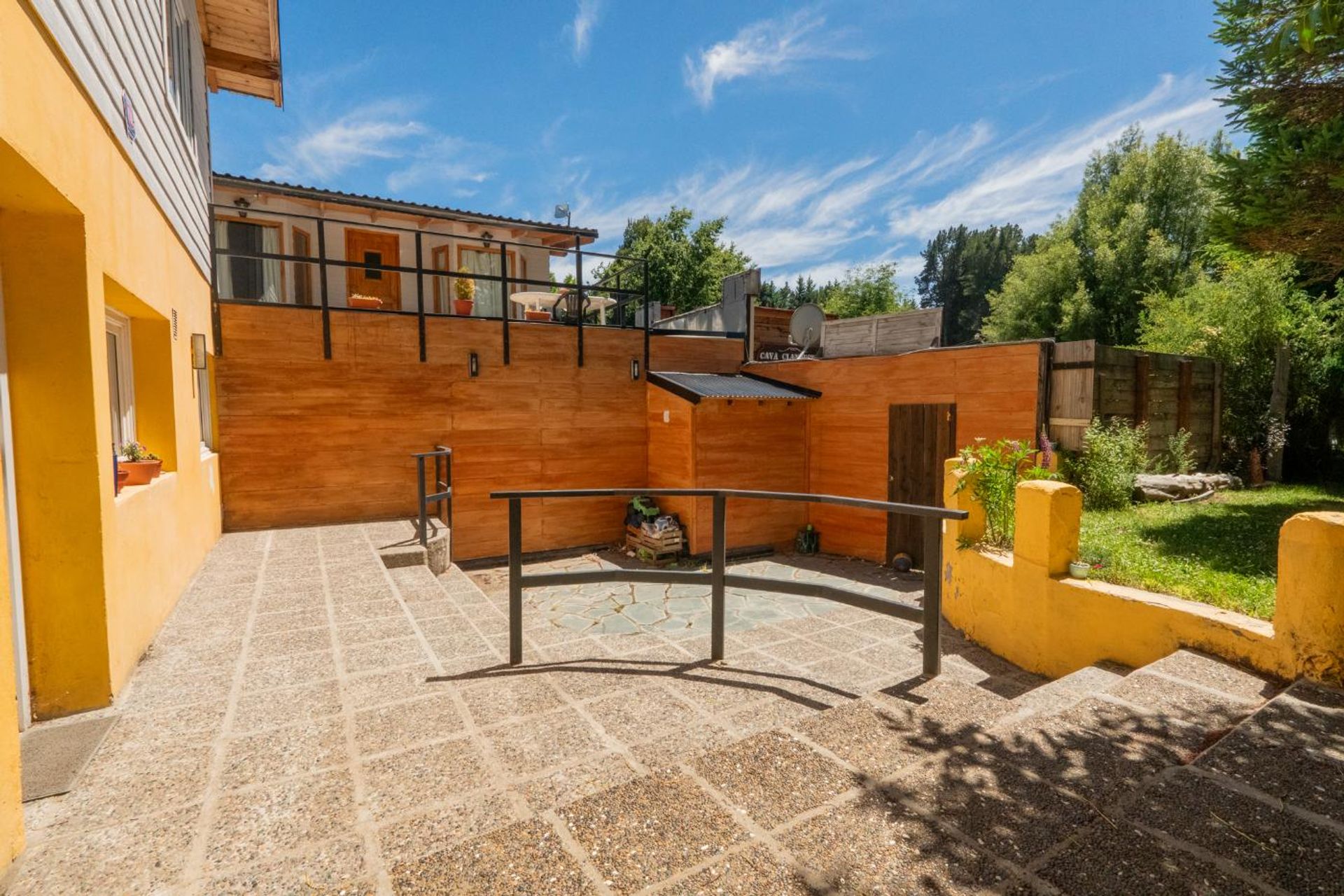 VENTA 2 CASAS + RESTAURANT BUSTILLO KM 13.900 - 9