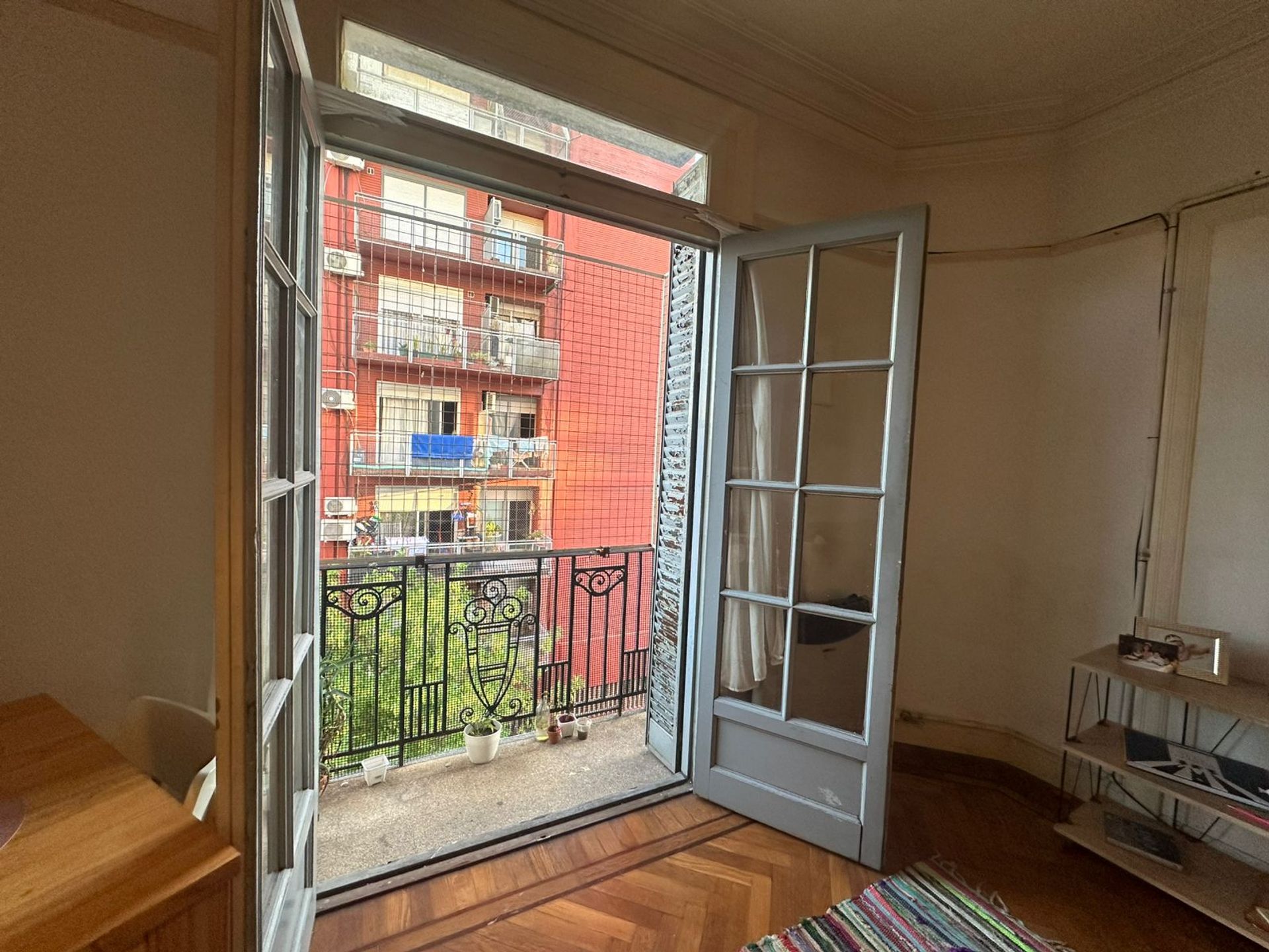 Venta de 4 ambientes con balcón - 2