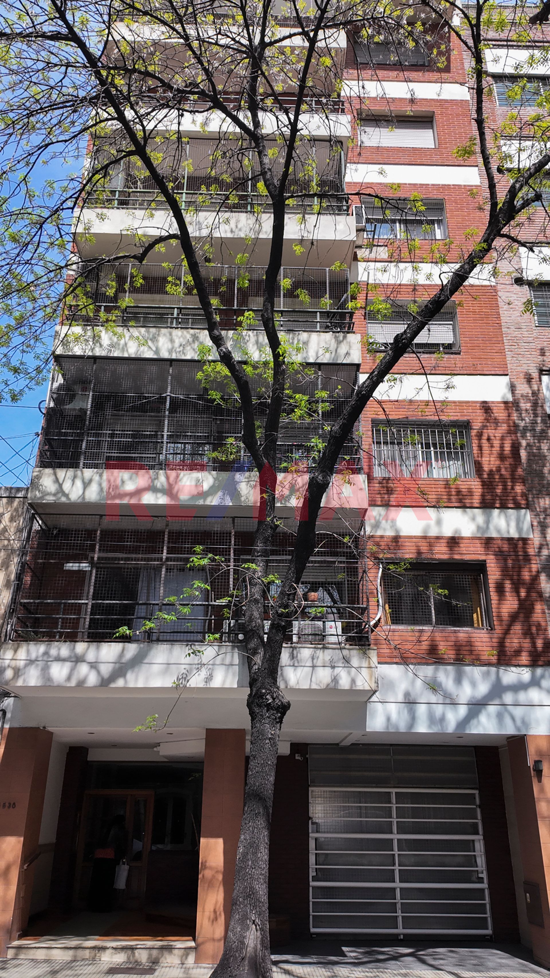 VENTA DPTO 4 AMB EN ALMAGRO C/BALC&Oacute;N AL FRENTE - 15