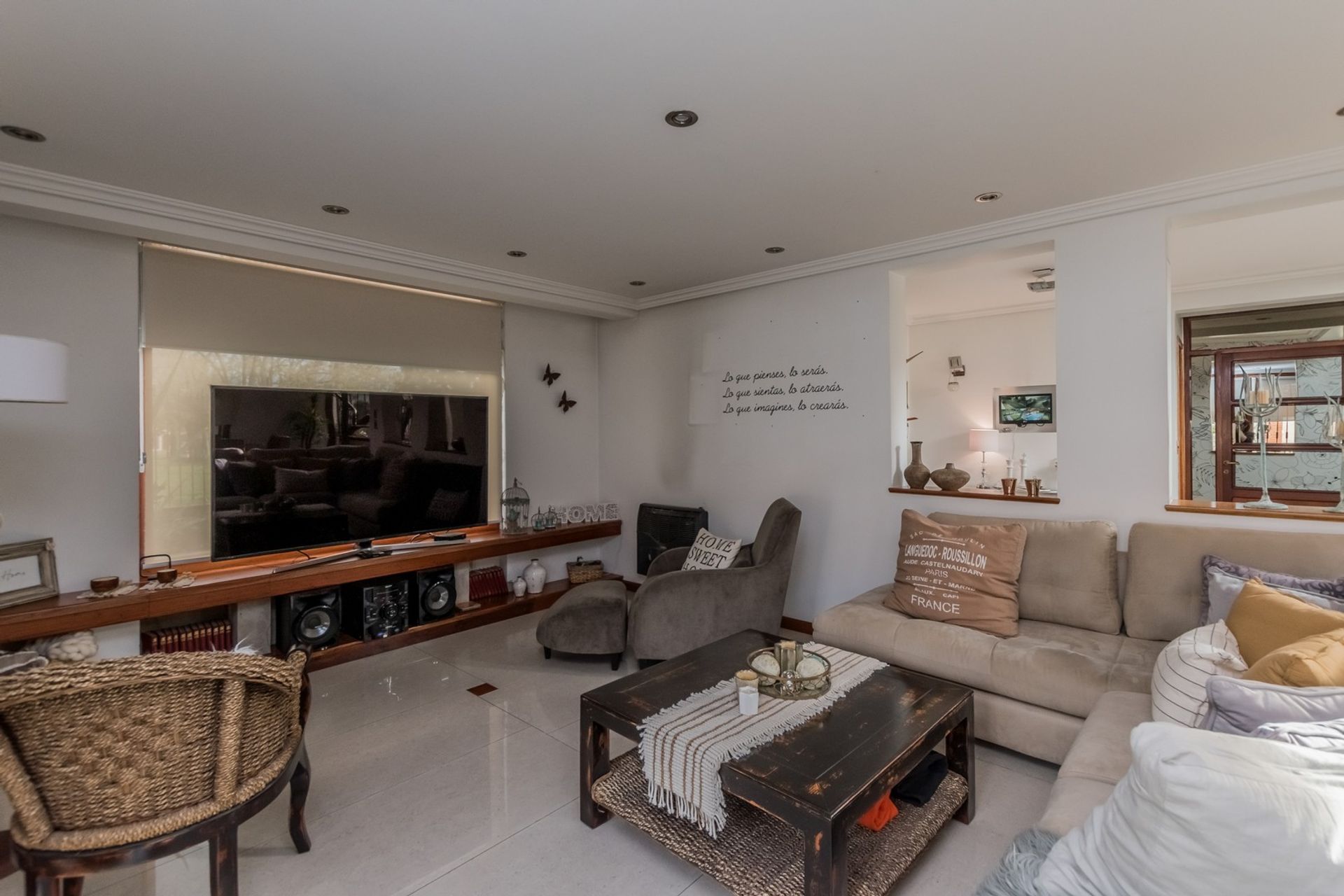 CASA ESTILO MINIMALISTA CON PILETA 5 AMB. C. EVITA - 6
