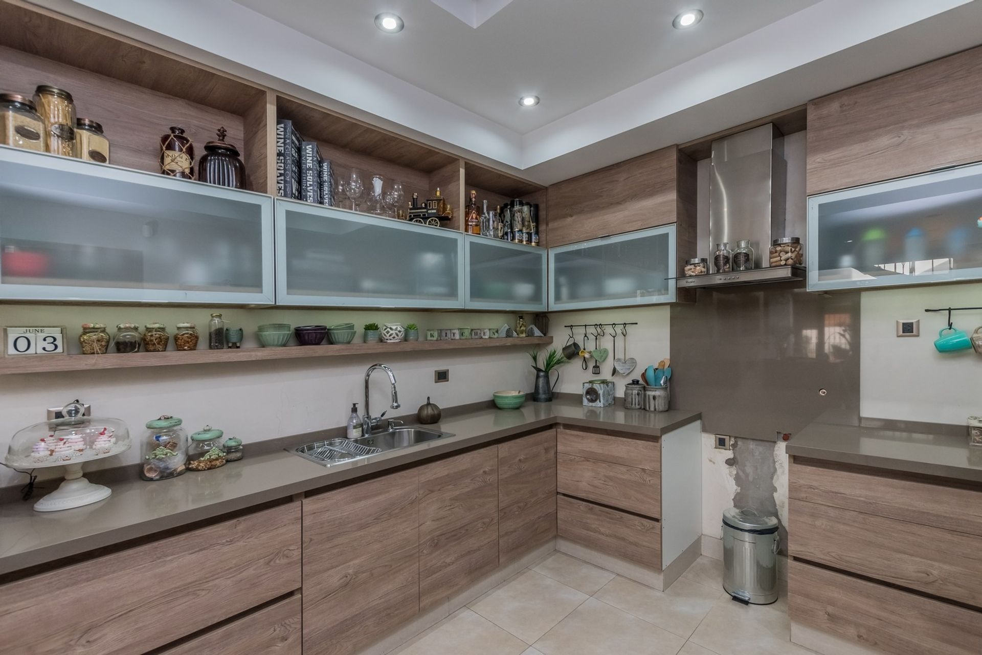 CASA ESTILO MINIMALISTA CON PILETA 5 AMB. C. EVITA - 19