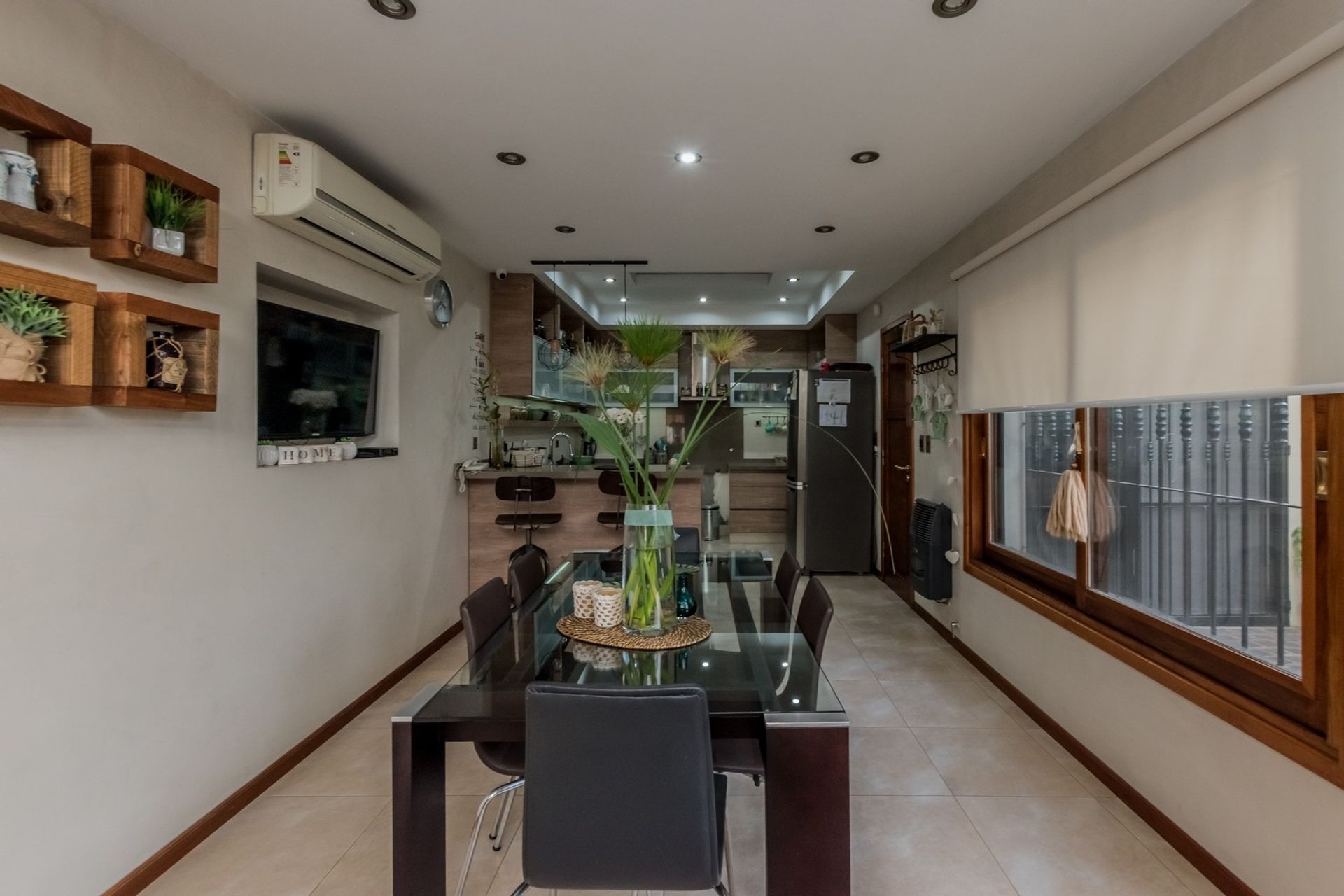 CASA ESTILO MINIMALISTA CON PILETA 5 AMB. C. EVITA - 14