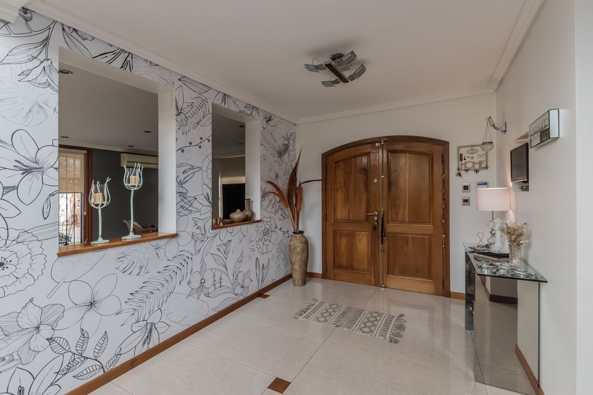 CASA ESTILO MINIMALISTA CON PILETA 5 AMB. C. EVITA - 3