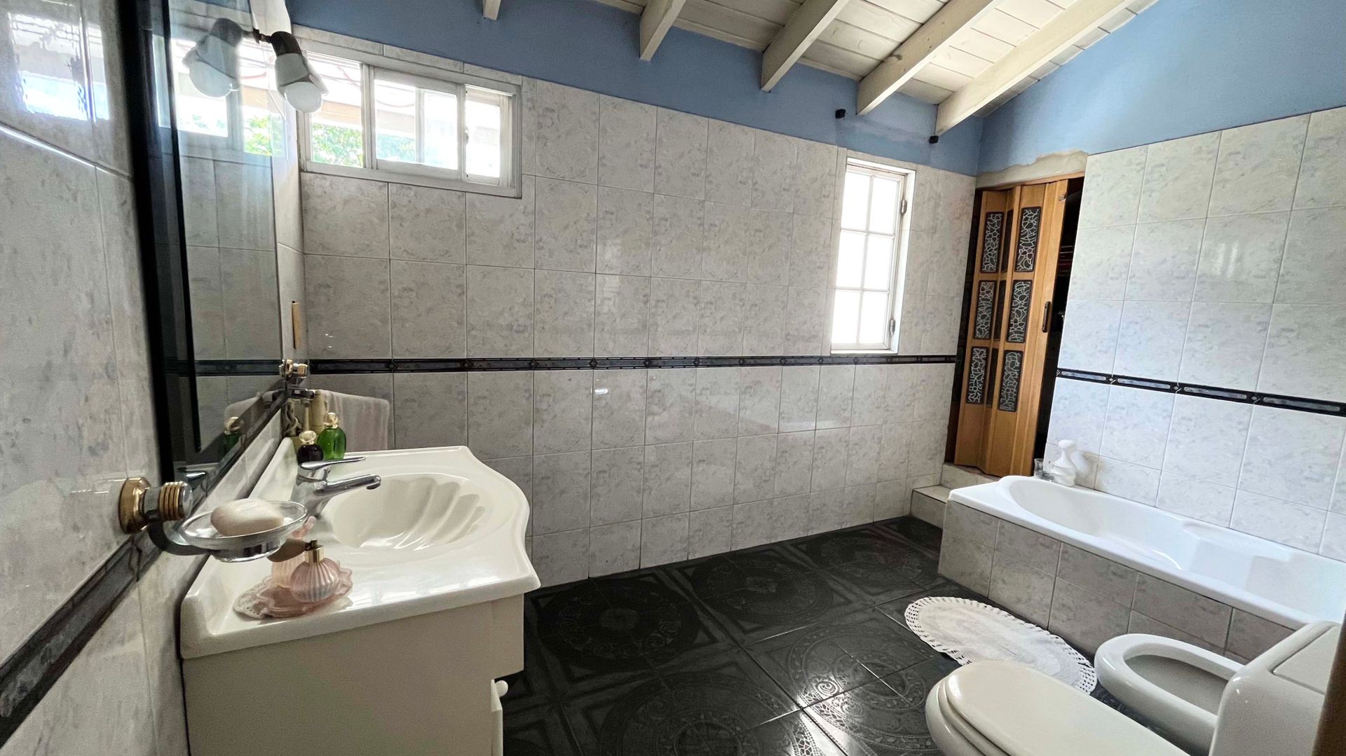 Venta casa 3 amb. con patio y jard&iacute;n Luis Guill&oacute;n - 19