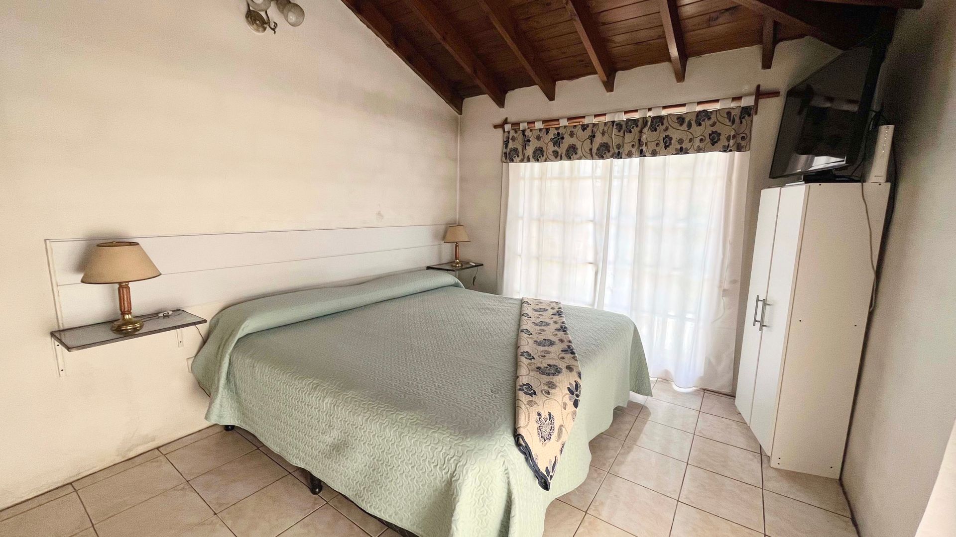 Venta casa 3 amb. con patio y jard&iacute;n Luis Guill&oacute;n - 12