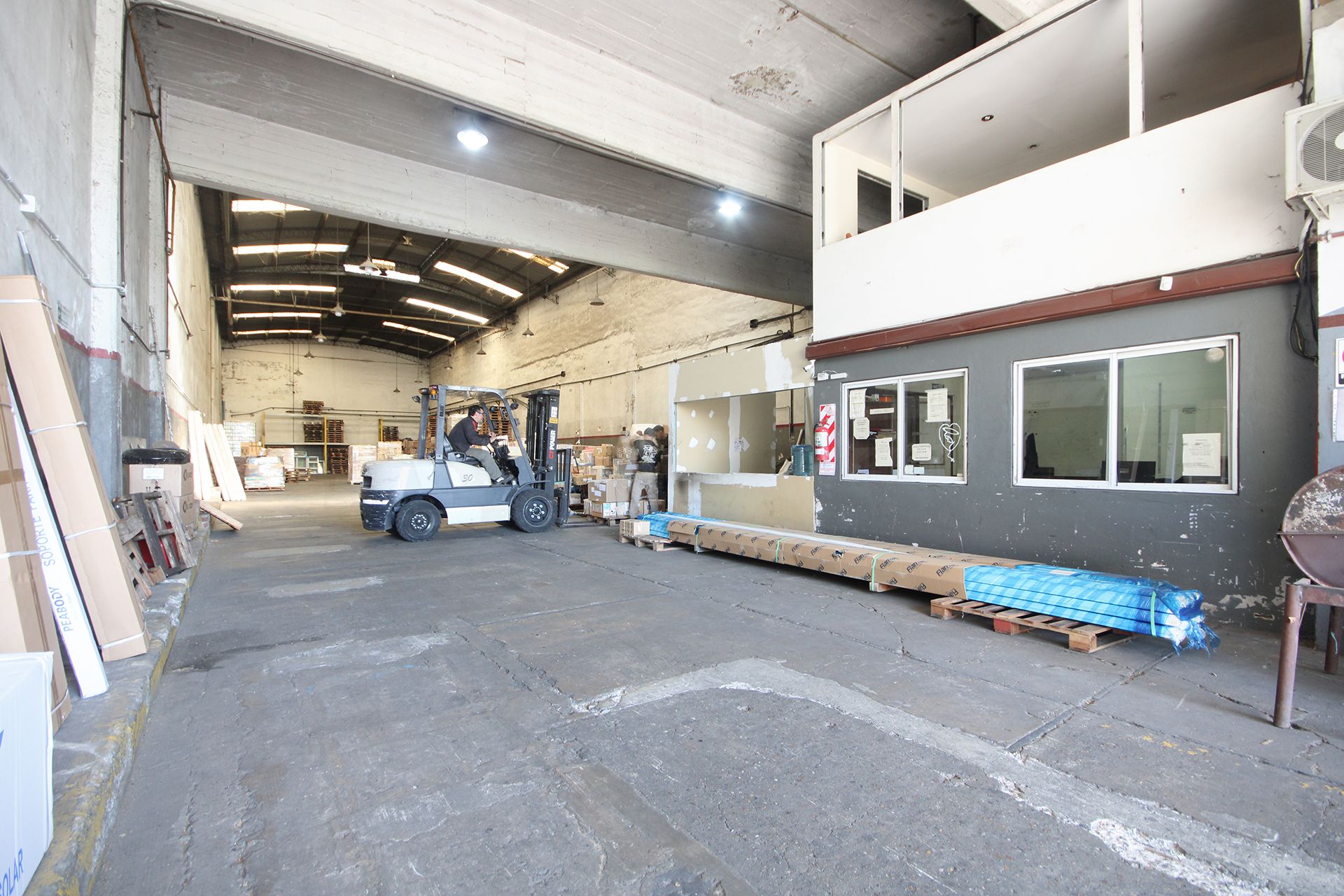 VENTA DEPOSITO GALPON CON VIVIENDA Y COCHERA - 3