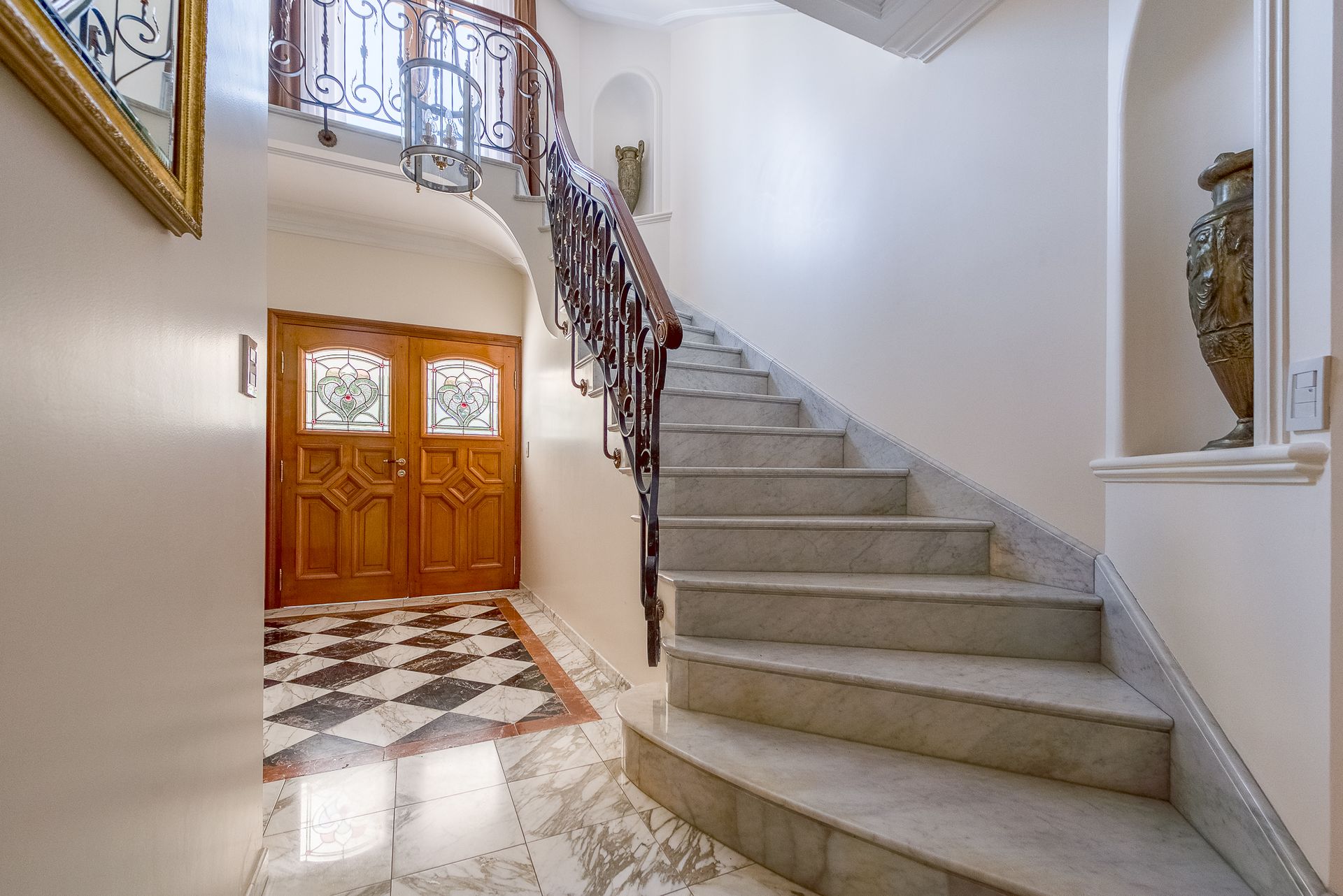 CASA 6 AMBIENTES CON COCHERA-PISCINA- SAINT THOMAS - 4