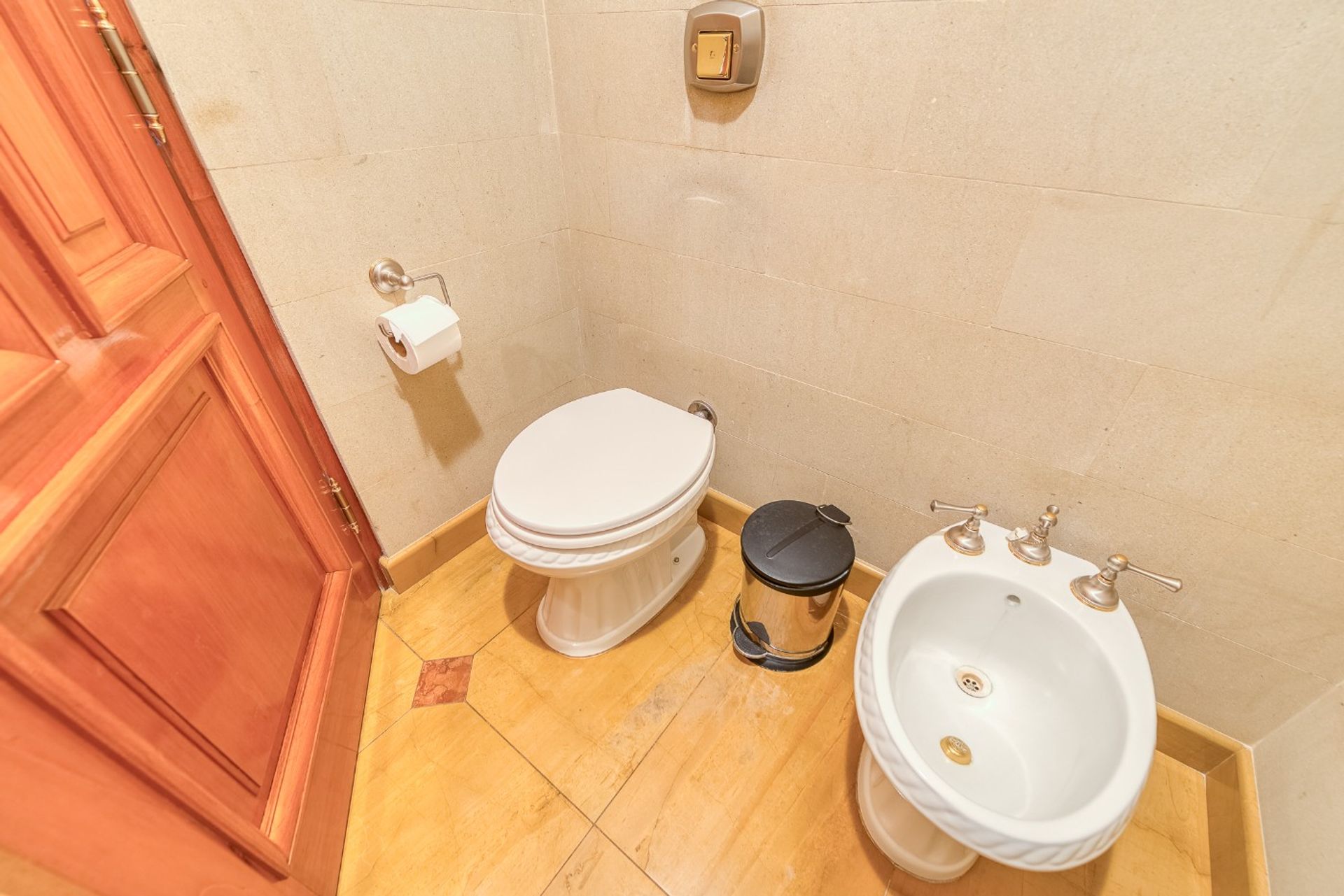 CASA 6 AMBIENTES CON COCHERA-PISCINA- SAINT THOMAS - 8