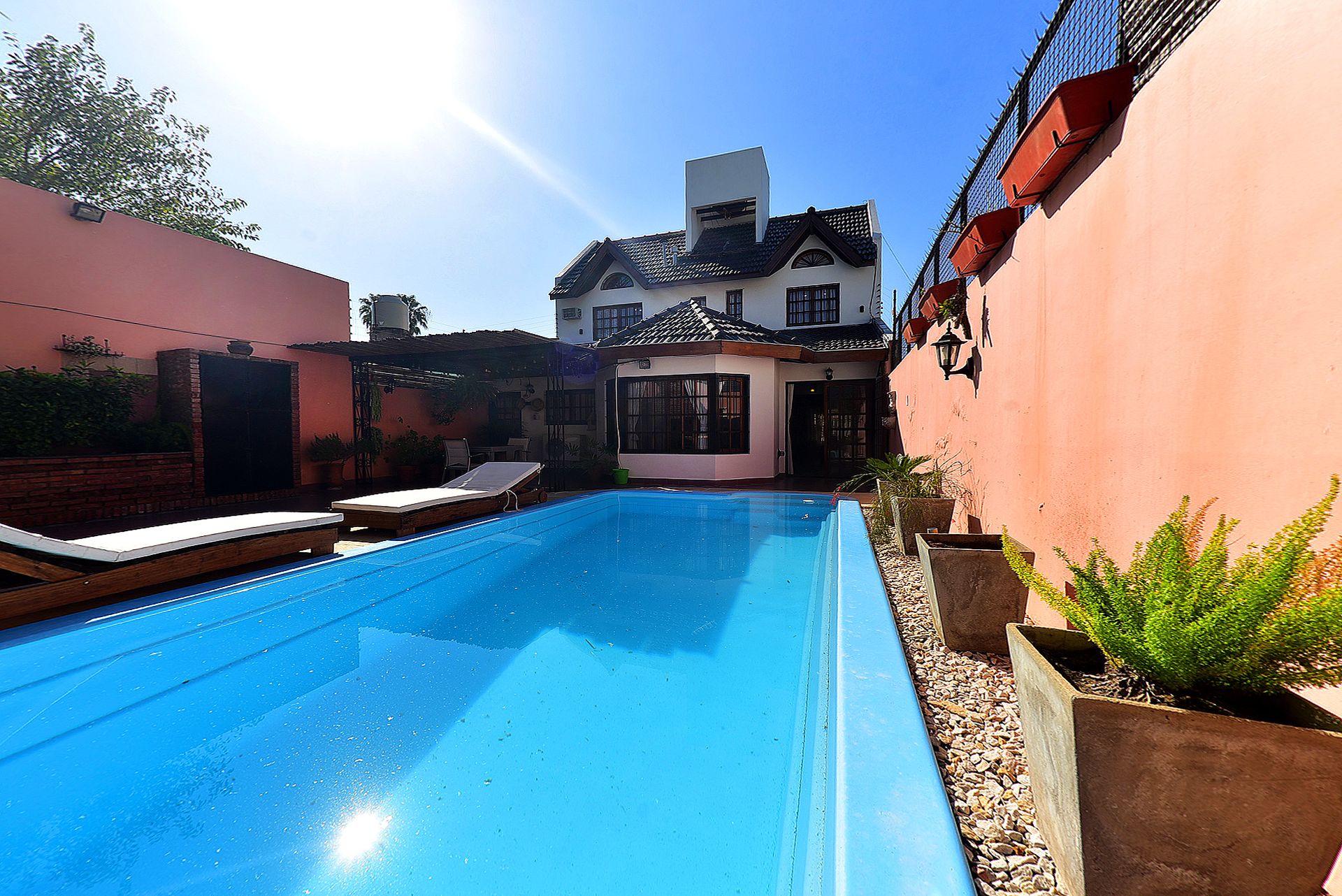 VENTA CASA EN ITUZAINGÓ, 4 AMB CON PATIO Y PILETA