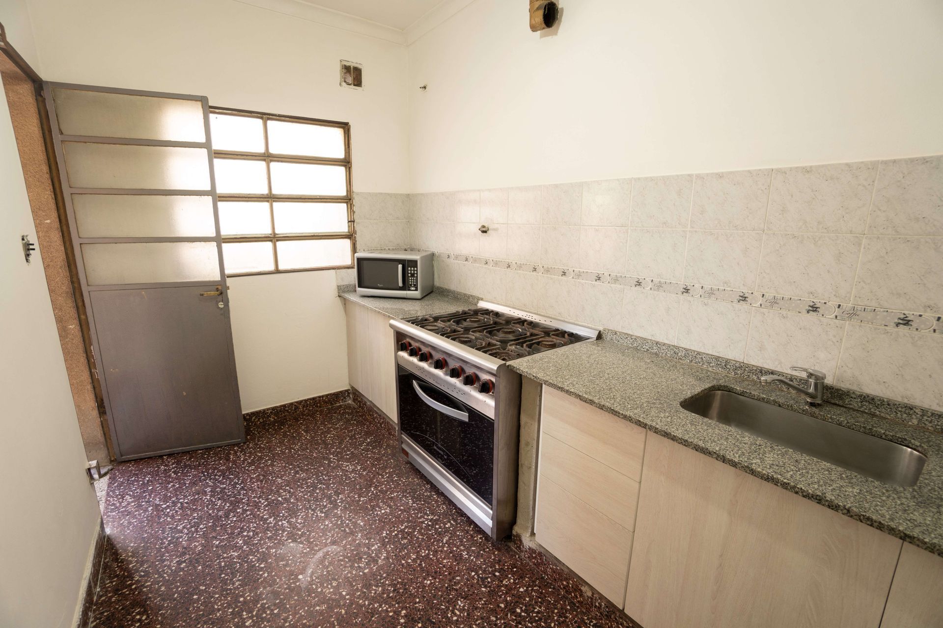 CASA 3 AMBIENTES EN VENTA BANFIELD - 11