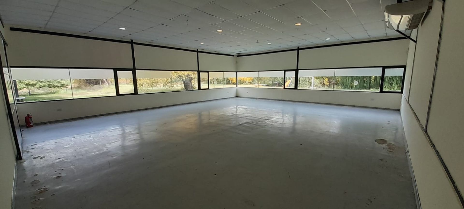 VENTA SALON COMERCIAL, LA HERRADURA, PLOTTIER - 13