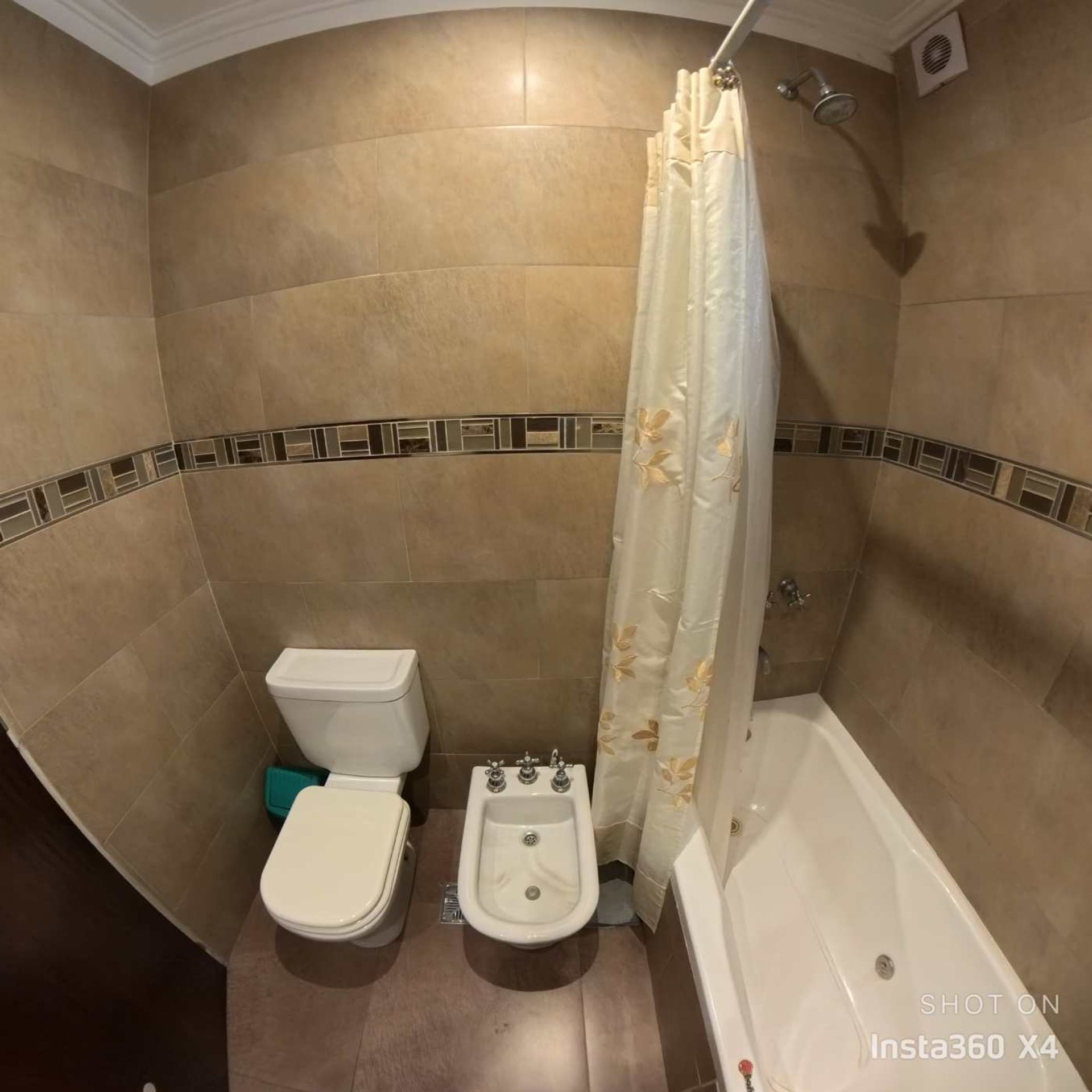 CASA EN VENTA 5 AMBIENTE EN MONTE GRANDE - 18