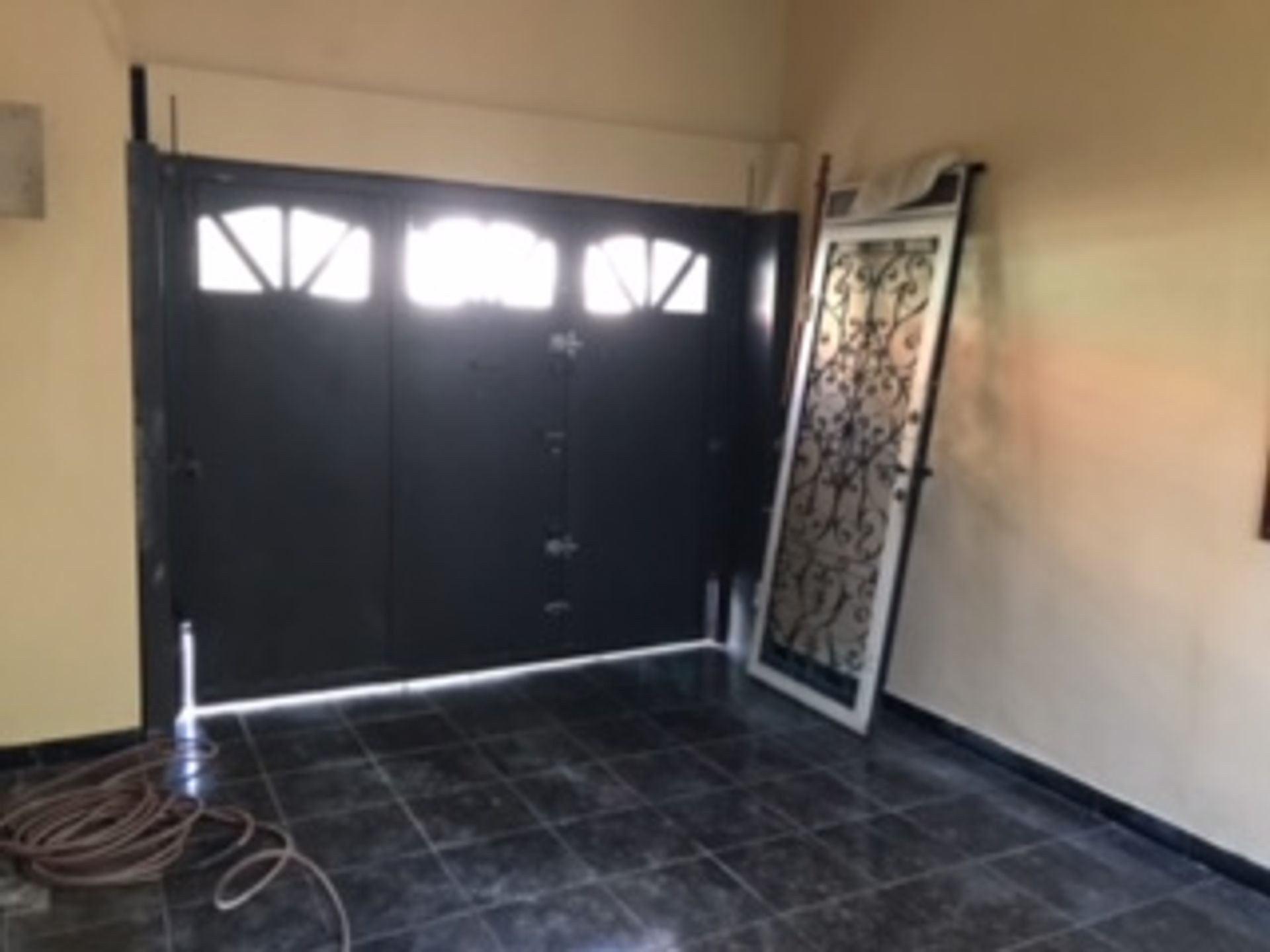 VENTA DEPOSITO Y CASA DE 6 AMBIENTES EN POMPEYA - 6