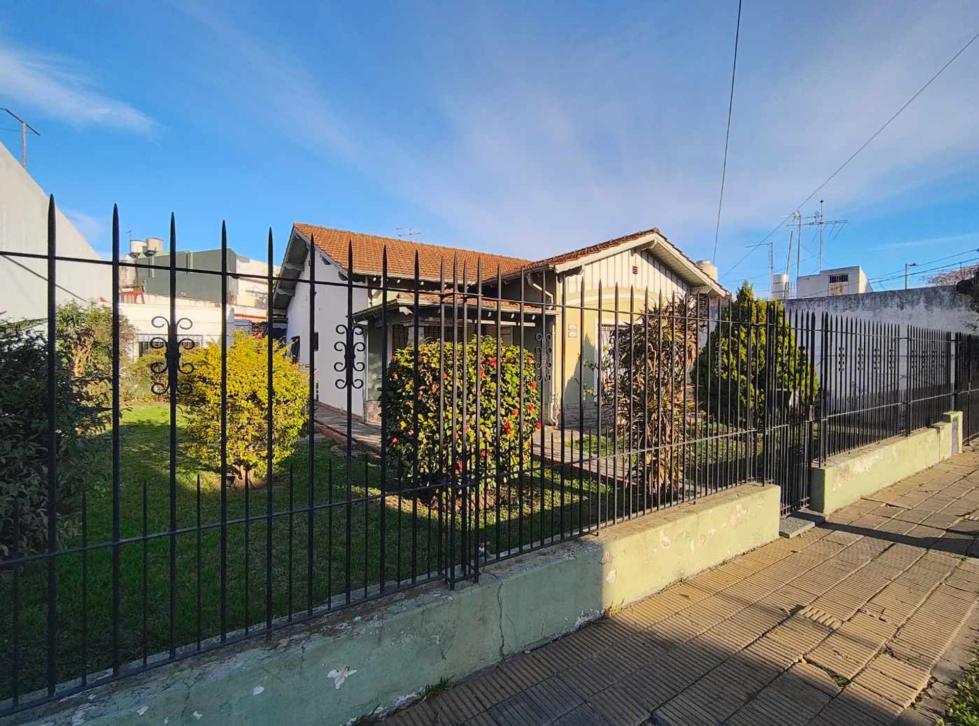 VENTA CASA 438 MT2 5 AMB + DEPTO 2 AMB BOULOGNE - 1
