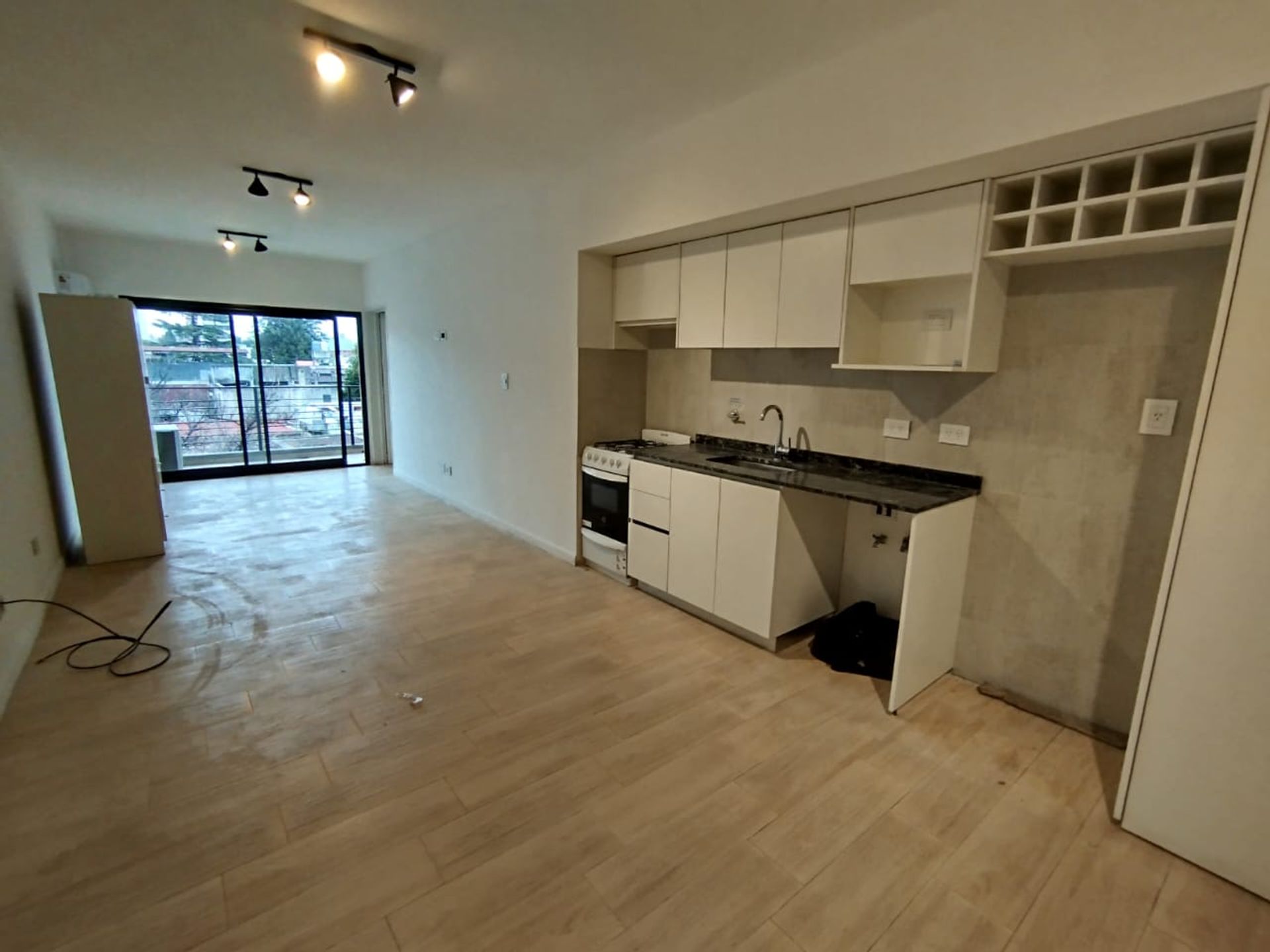 Alquiler monoambiente 40 mts  c/balcón vista abierta Flores, como nuevo — foto 2