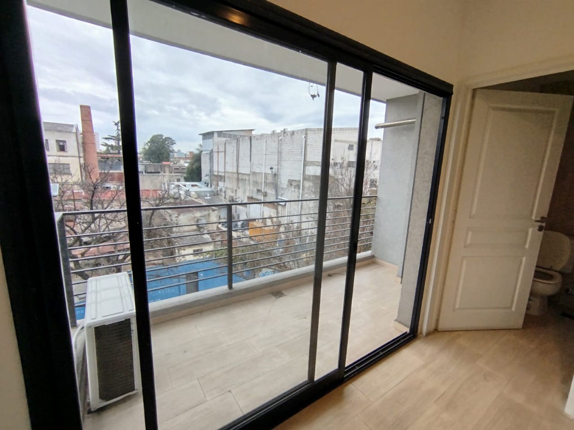 Alquiler monoambiente 40 mts  c/balcón vista abierta Flores, como nuevo — foto 5