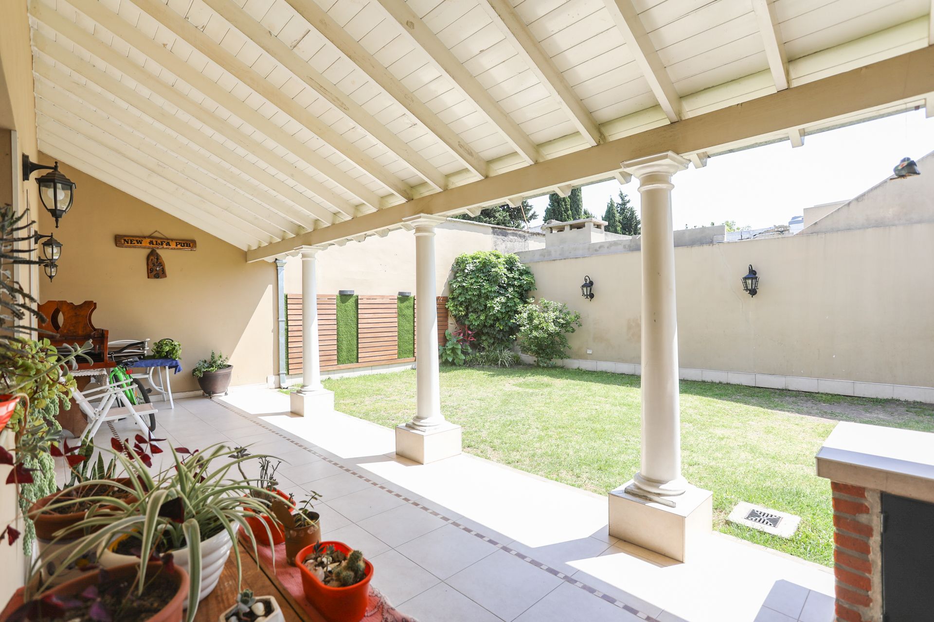 VENTA CASA CON PAT&Iacute;O - 18