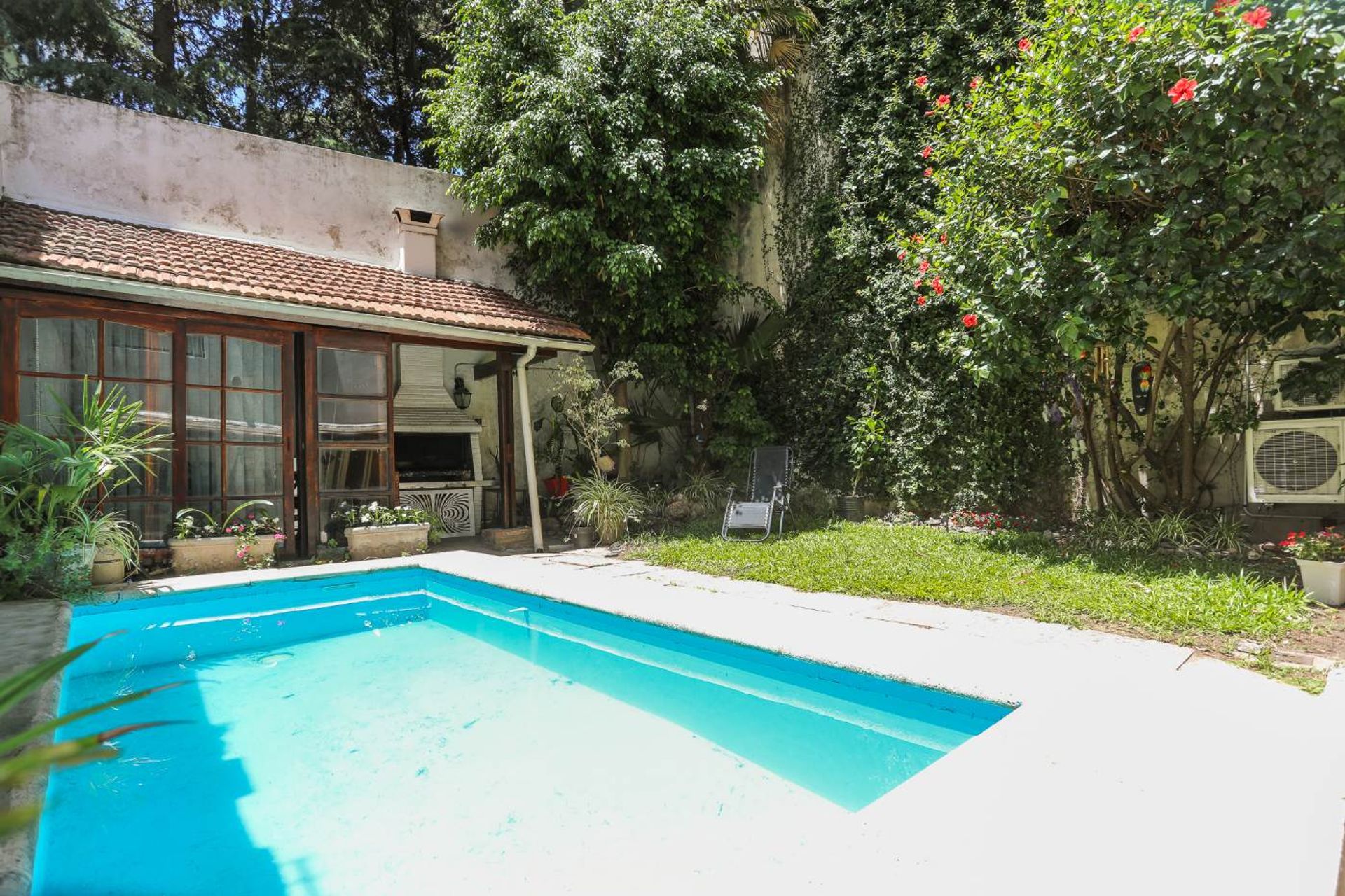 Venta departamento 4 ambientes/pileta propia. - 1