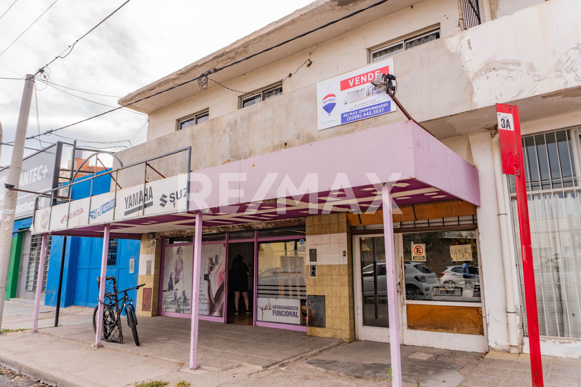 CASA Y SAL&Oacute;N COMERCIAL EN VENTA