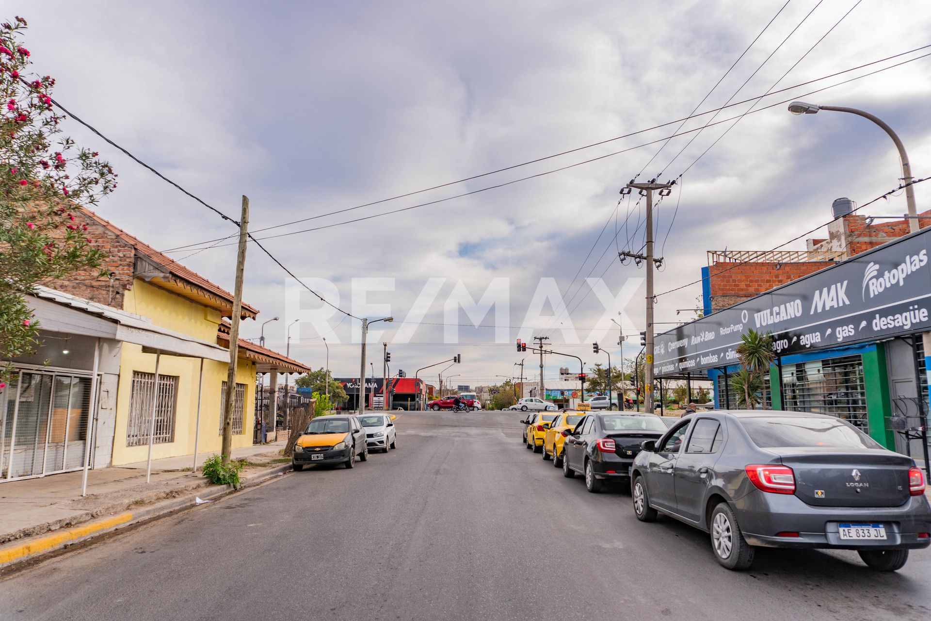 CASA Y SAL&Oacute;N COMERCIAL EN VENTA — foto 2