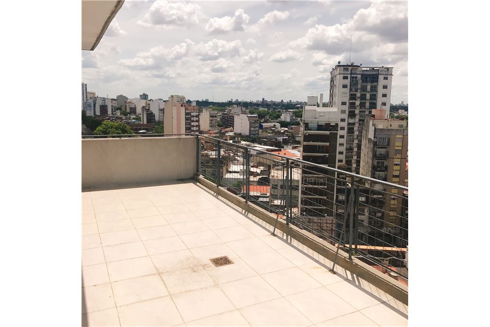 DOS AMBIENTES CON COCHERA Y TERRAZA. MUY LUMINOSO - 2