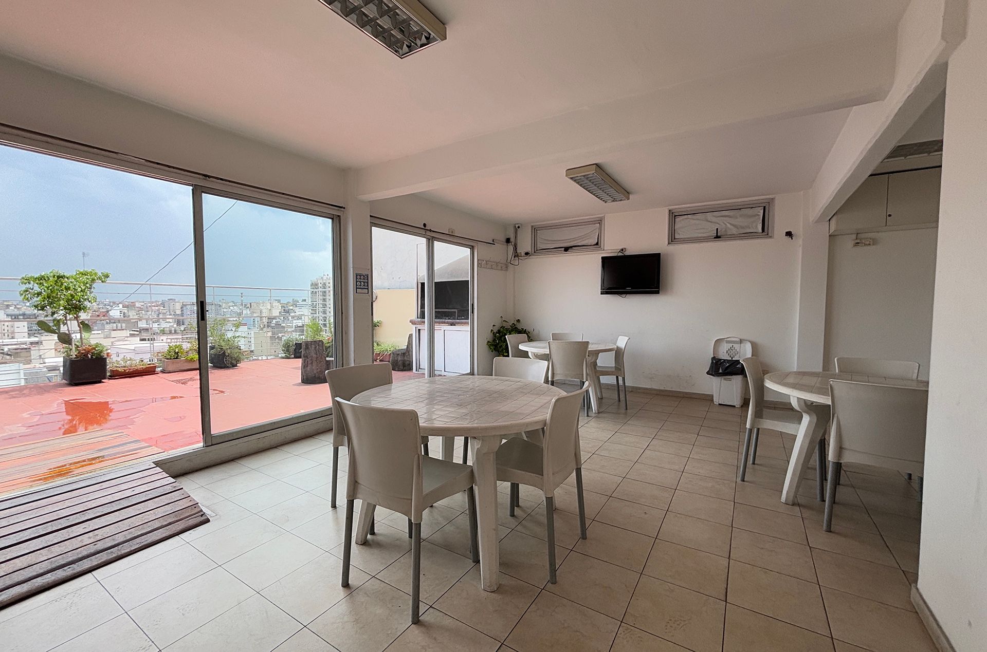 VENTA EXCELENTE MONOAMBIENTE TOTALMENTE AMOBLADO - 12