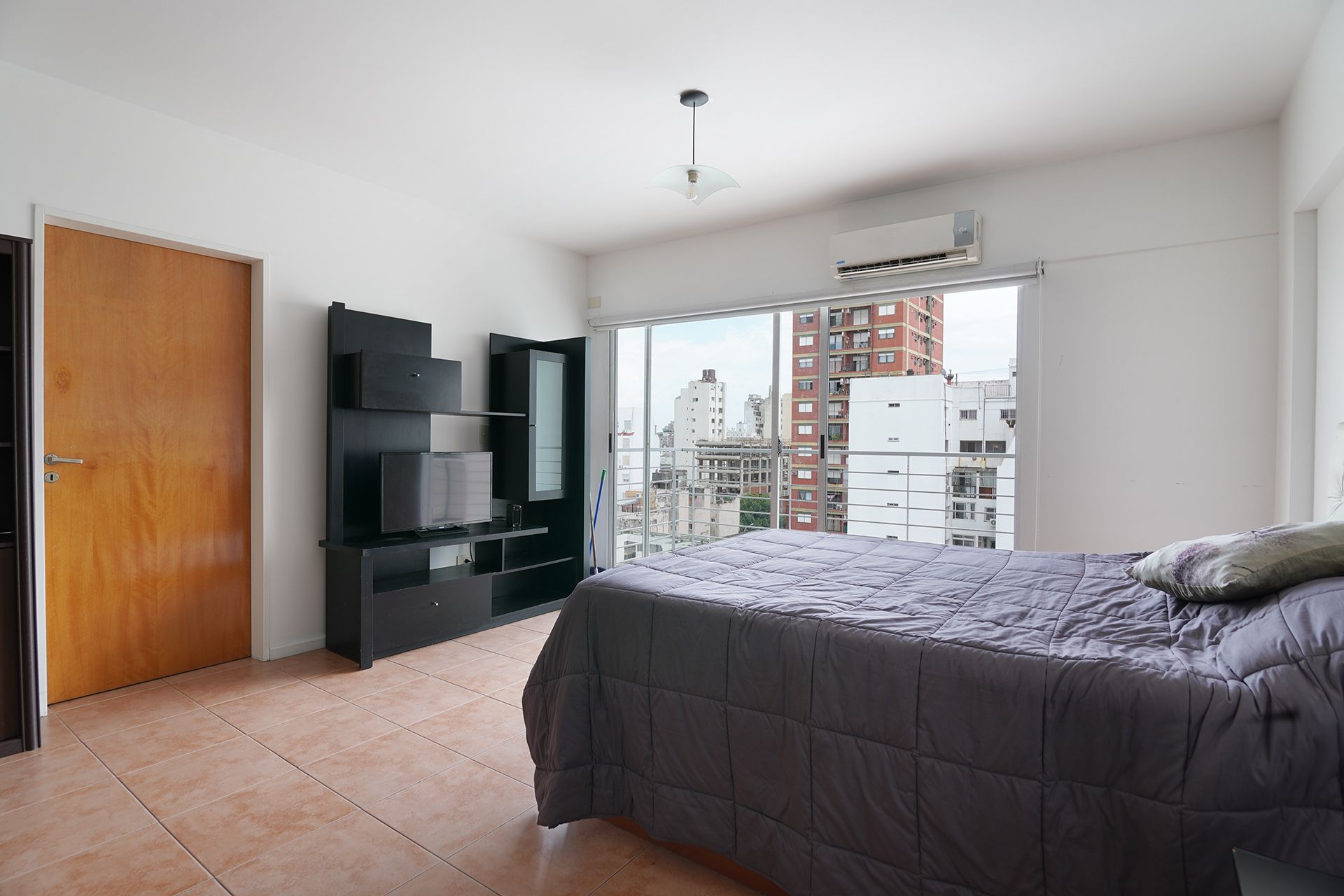 VENTA EXCELENTE MONOAMBIENTE TOTALMENTE AMOBLADO - 2