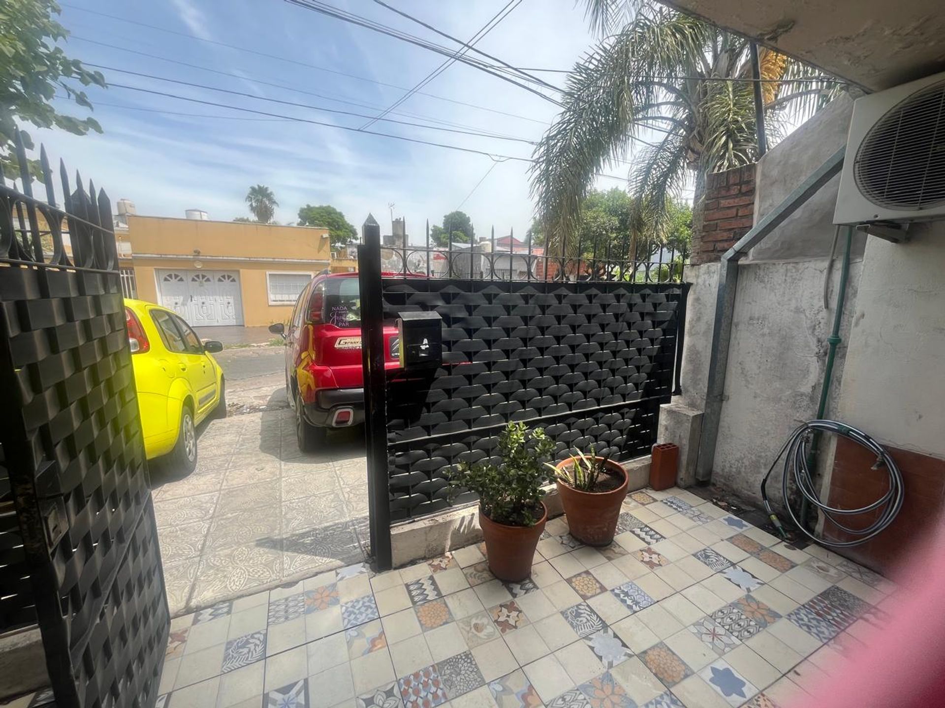 VENTA PH 4 AMBIENTES CASTELAR CON JARDIN Y QUINCHO - 2