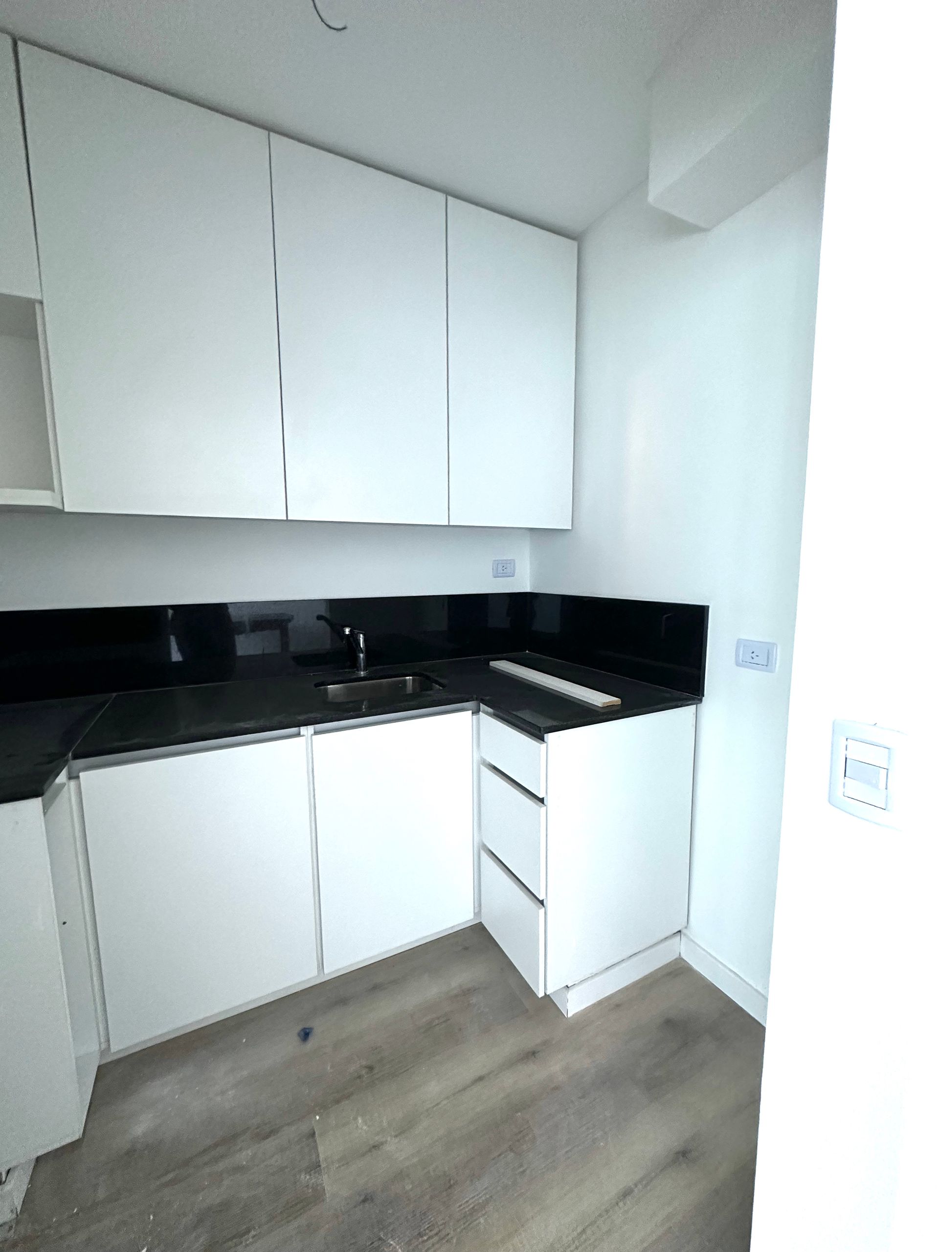 VENTA DUPLEX 2AMB CON JARDIN Y PARRILLA. AMENITIES — foto 7