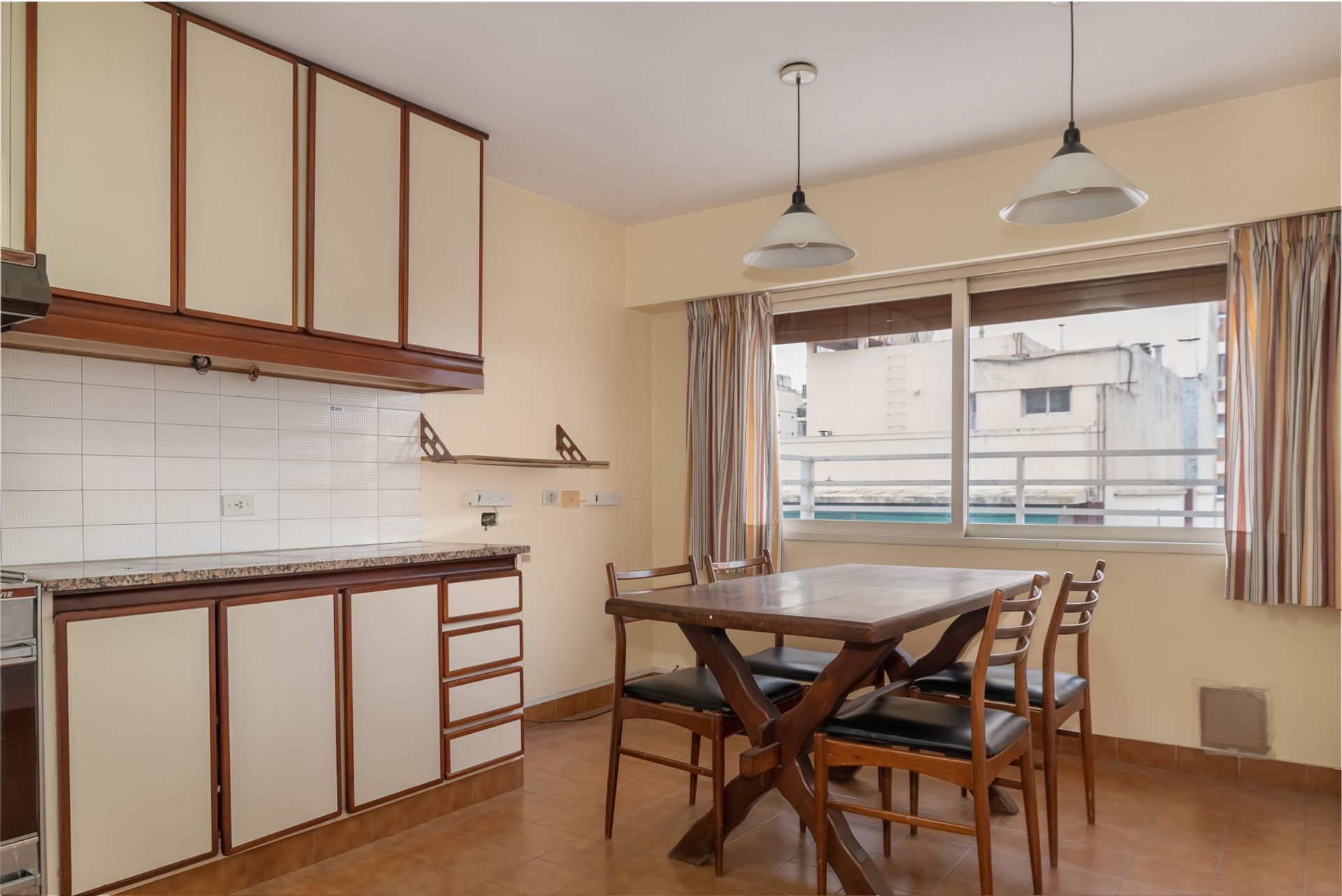 DEPARTAMENTO DE 6 AMBIENTES EN VENTA CAMACUA 500 - 13