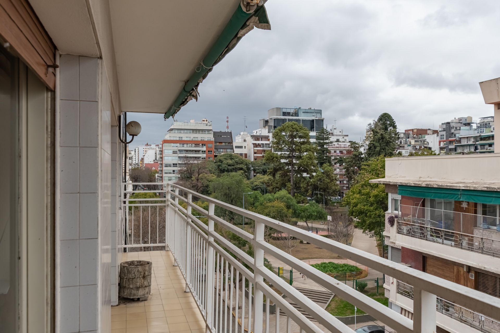 DEPARTAMENTO DE 6 AMBIENTES EN VENTA CAMACUA 500 - 2